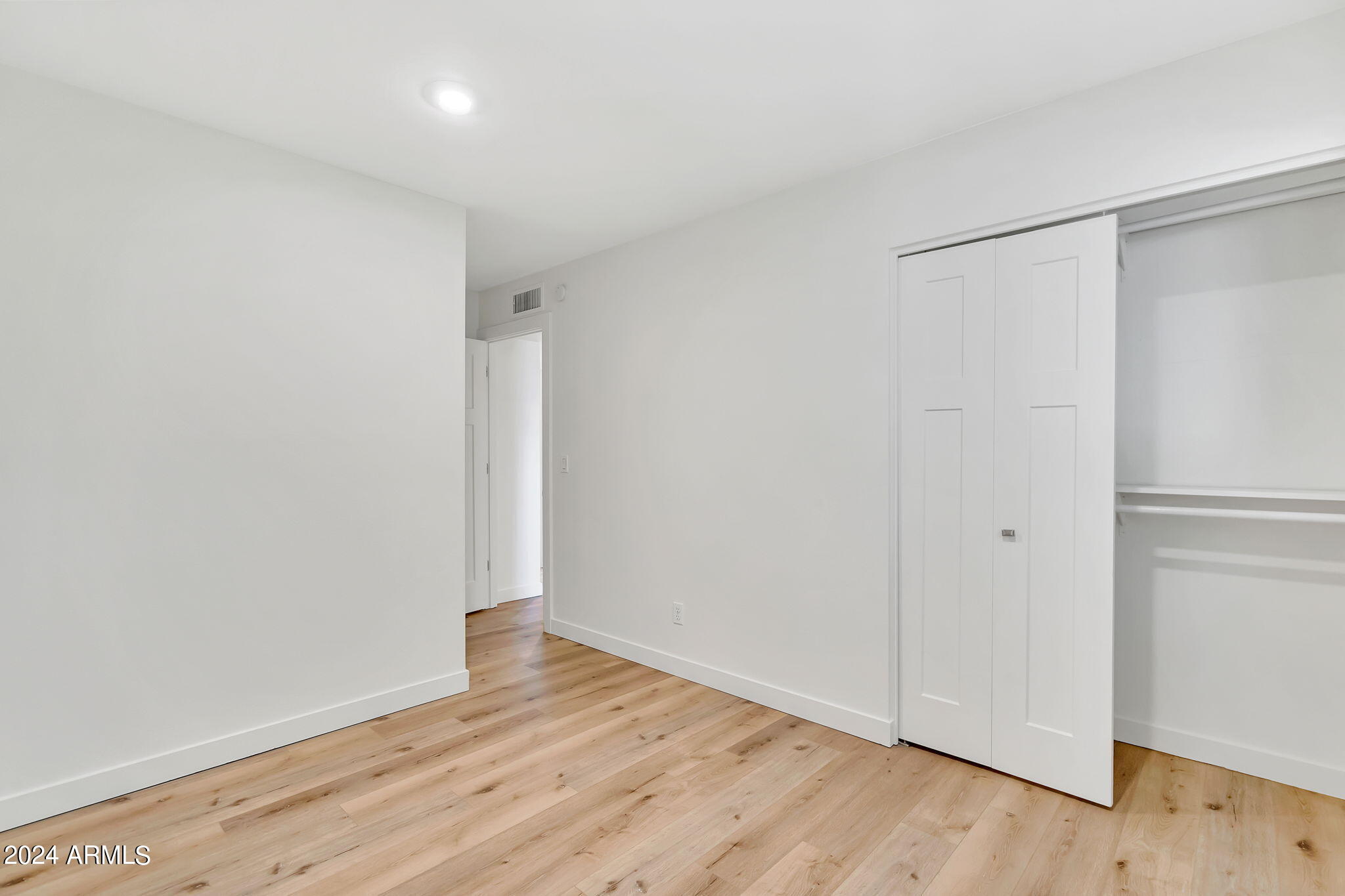 8450 E LINCOLN Drive