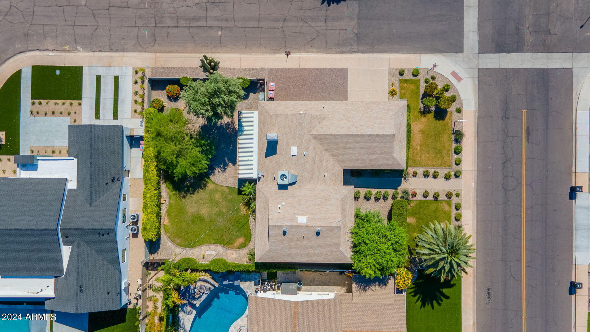 8450 E LINCOLN Drive