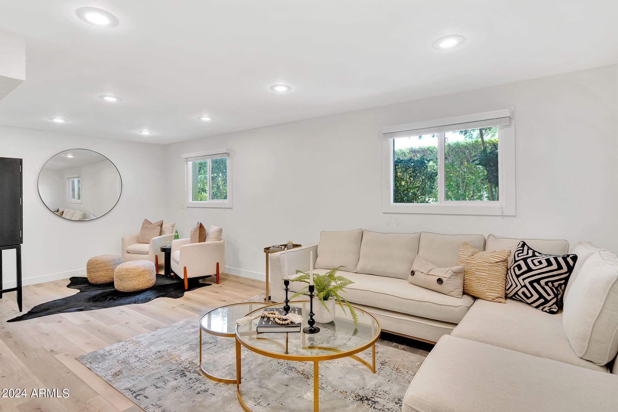 8450 E LINCOLN Drive