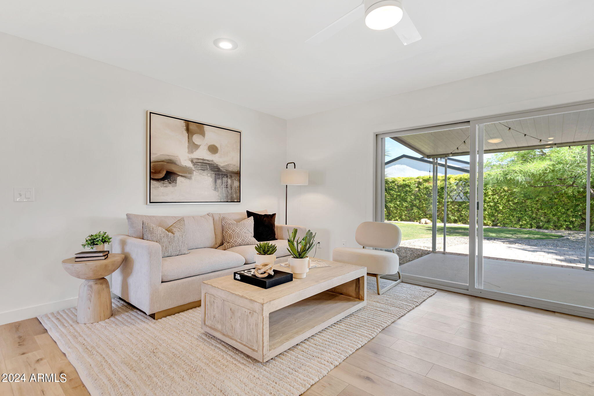 8450 E LINCOLN Drive