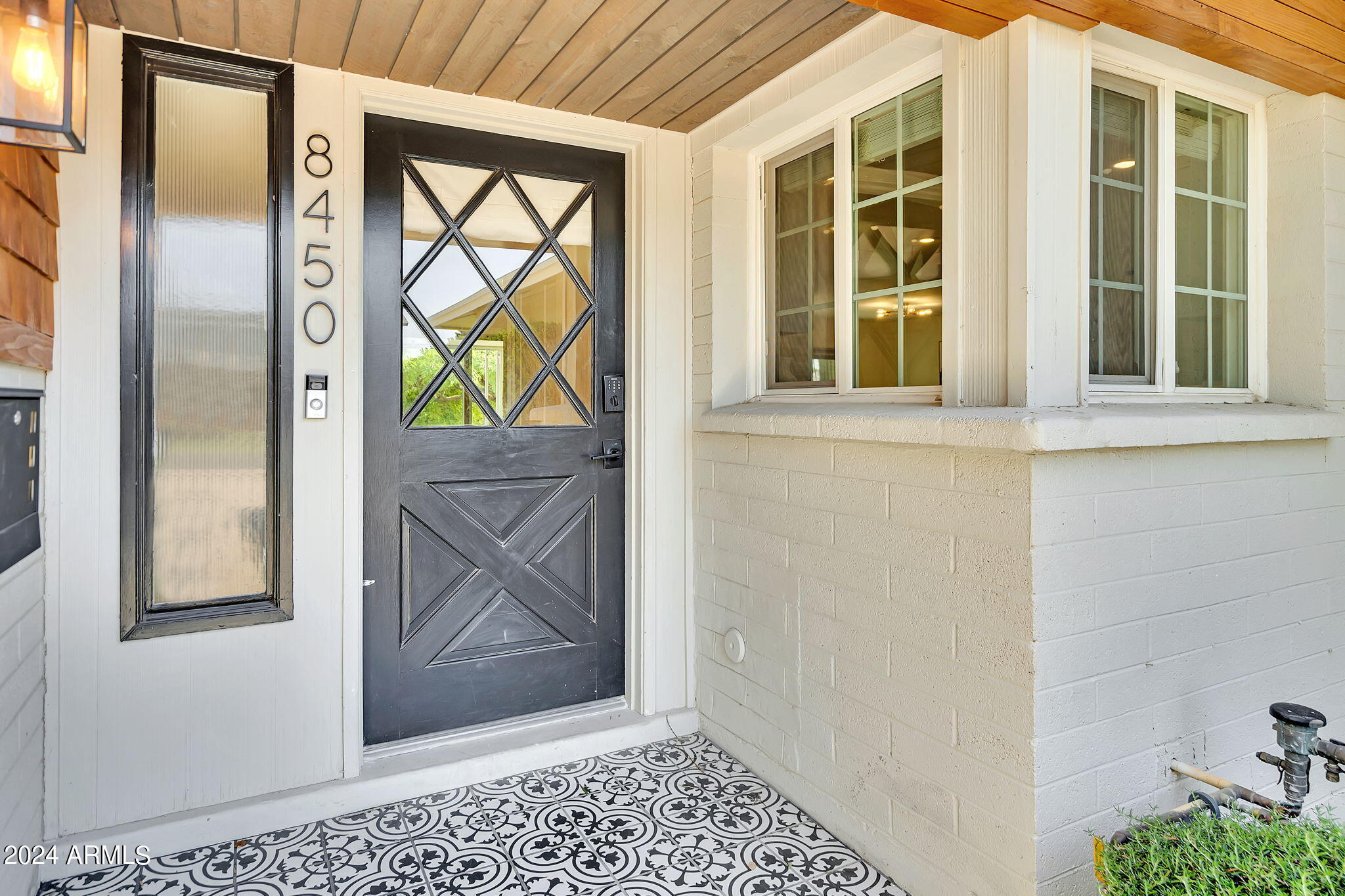 8450 E LINCOLN Drive