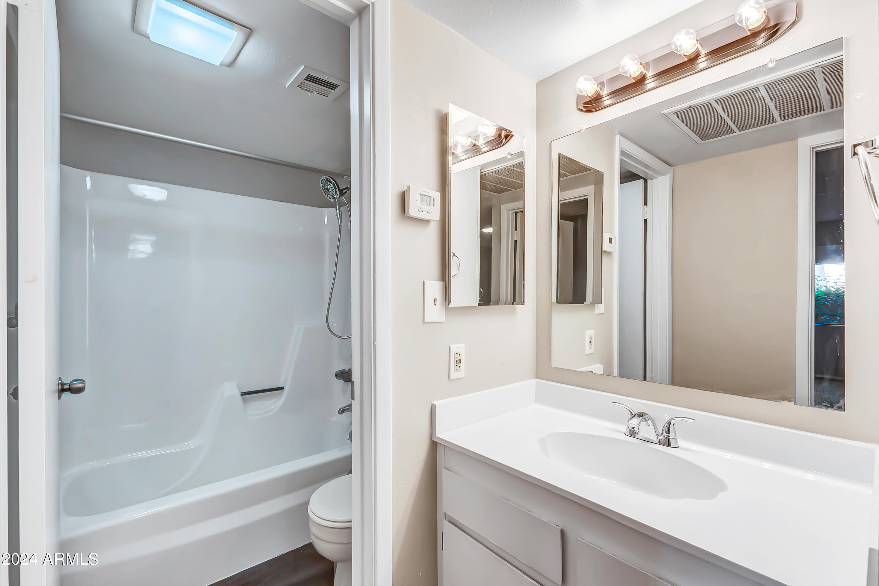 3033 E DEVONSHIRE Avenue, 1034