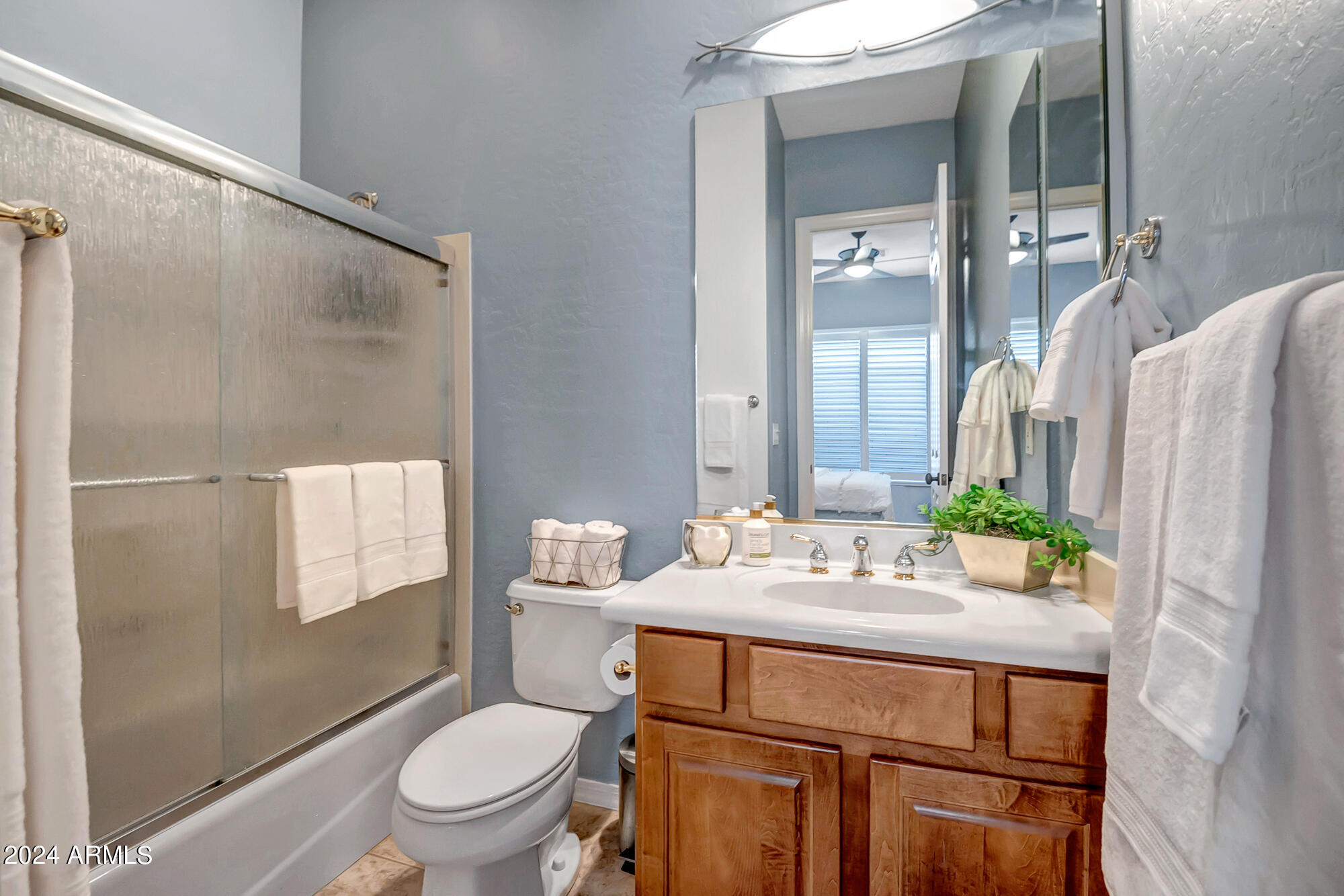 2254 W HAZELHURST Drive