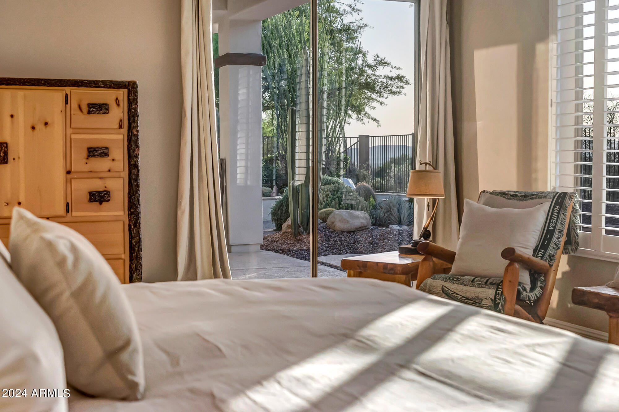 2254 W HAZELHURST Drive