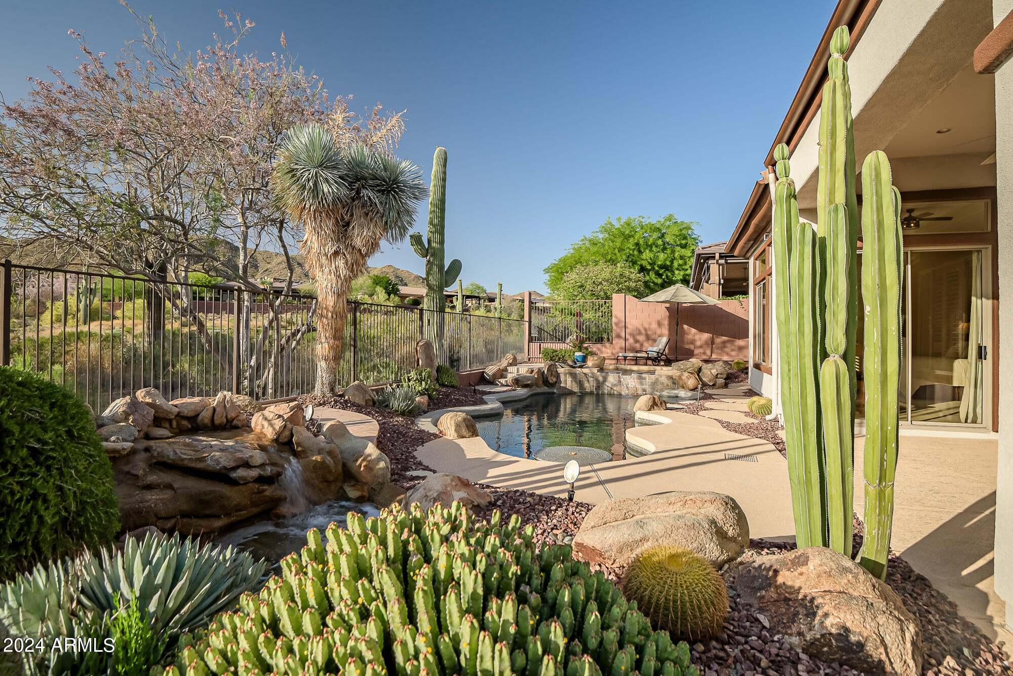 2254 W HAZELHURST Drive