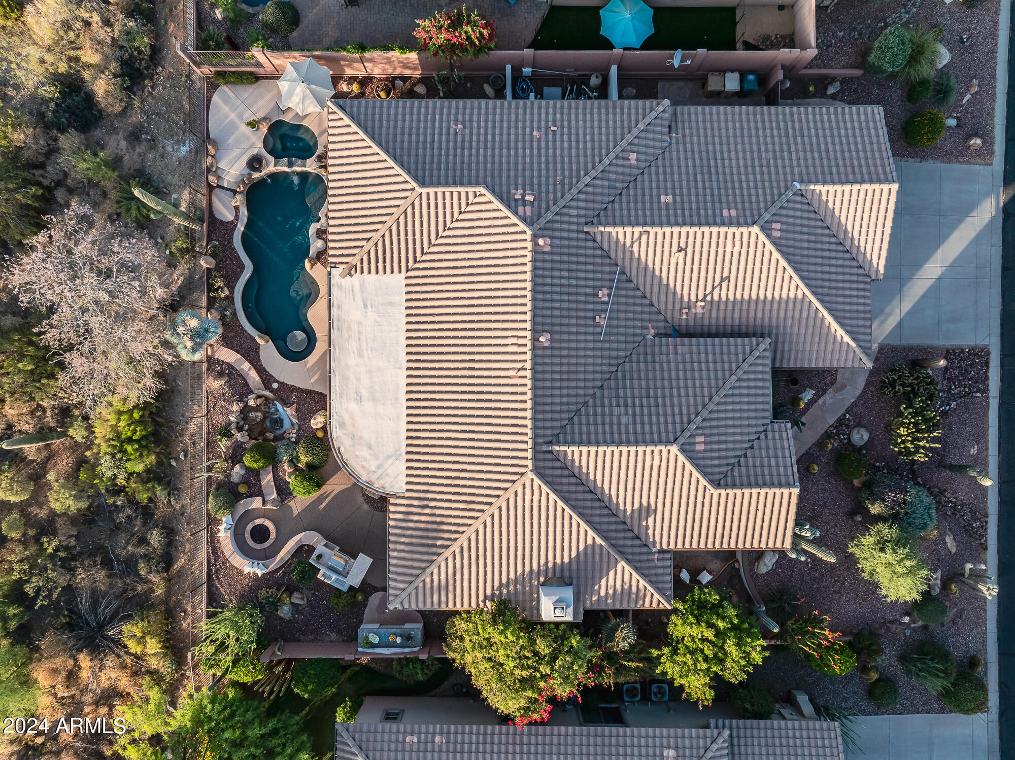 2254 W HAZELHURST Drive