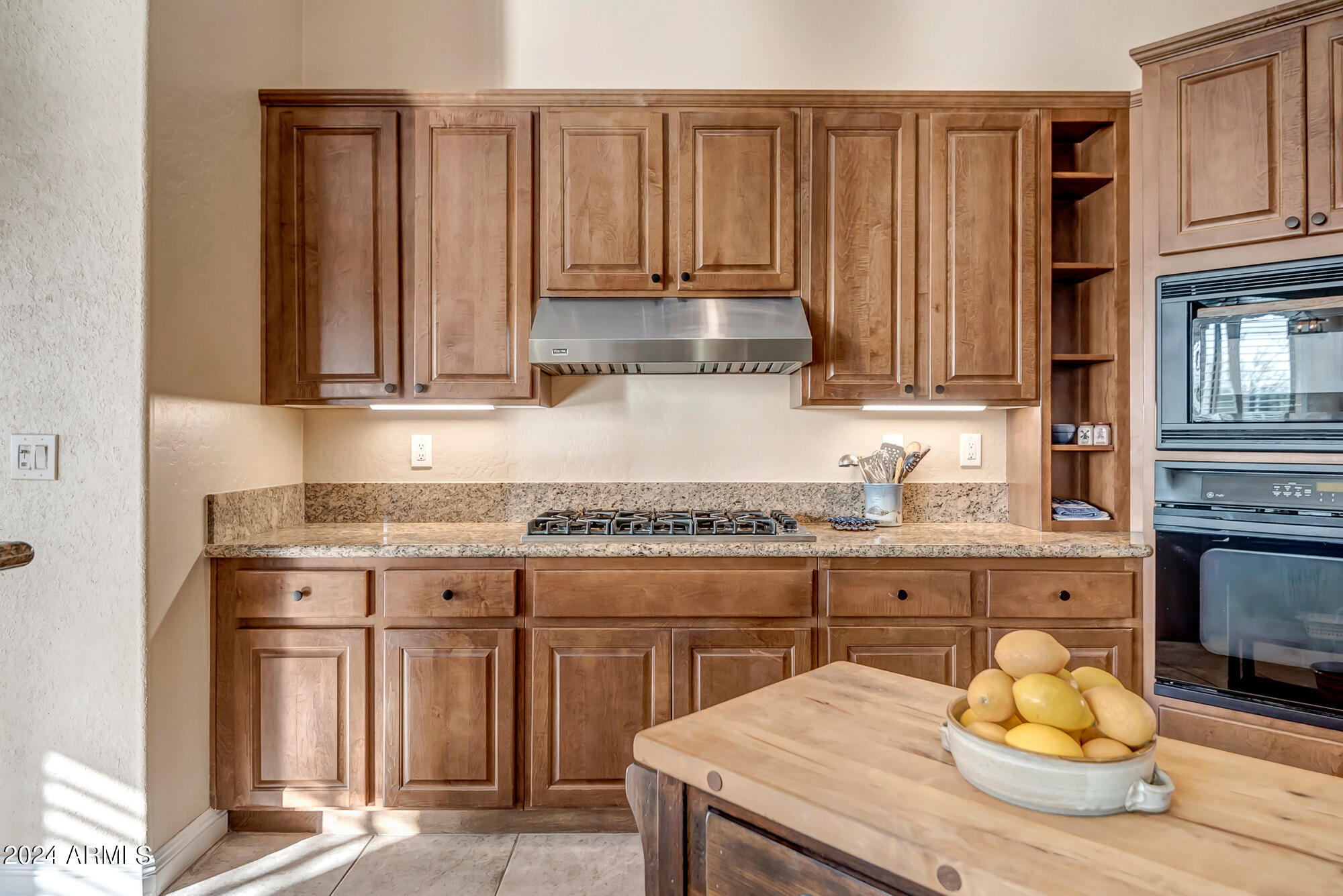 2254 W HAZELHURST Drive