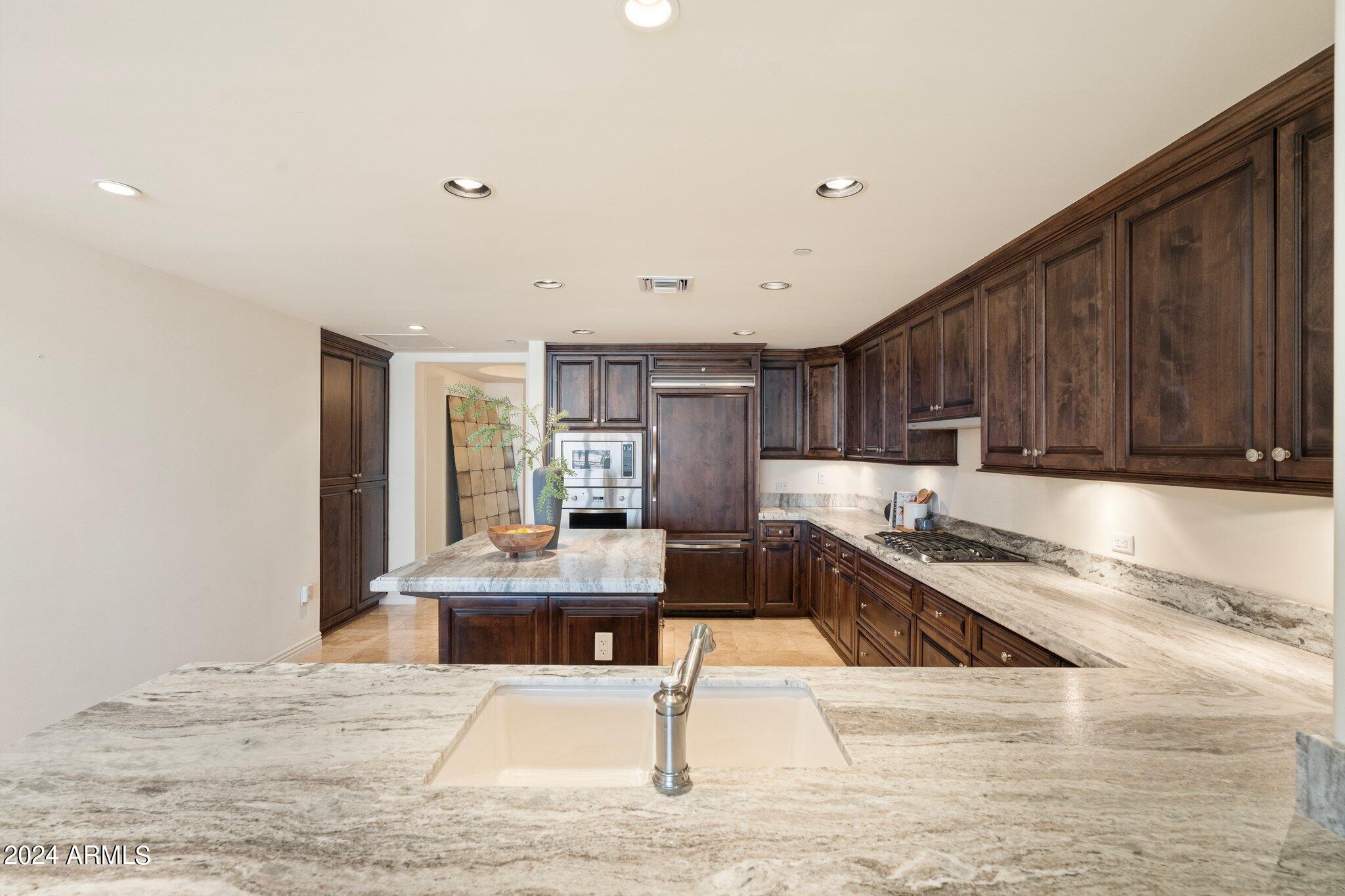 7175 E CAMELBACK Road, 907