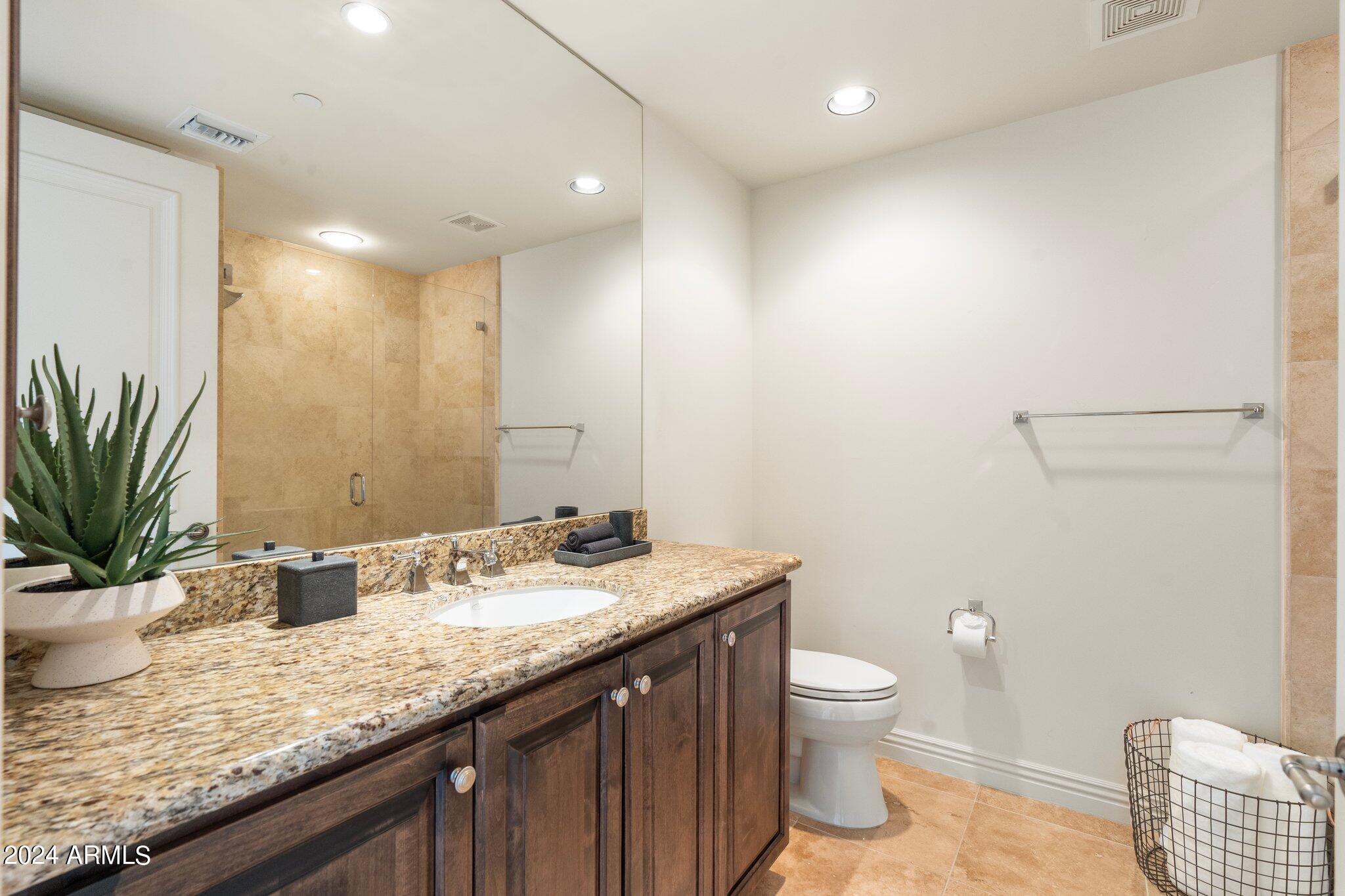 7175 E CAMELBACK Road, 907