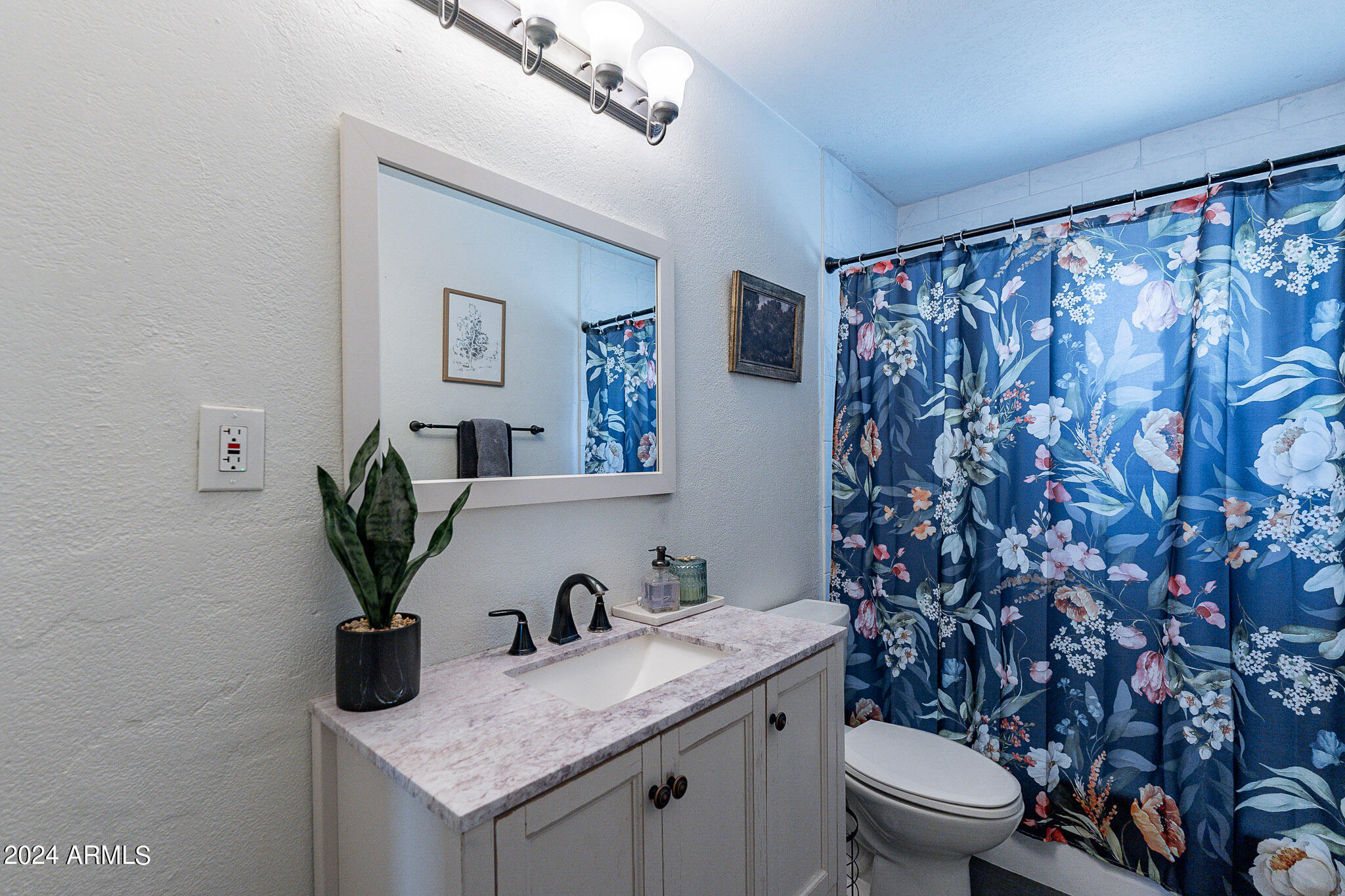 5435 E VIRGINIA Avenue