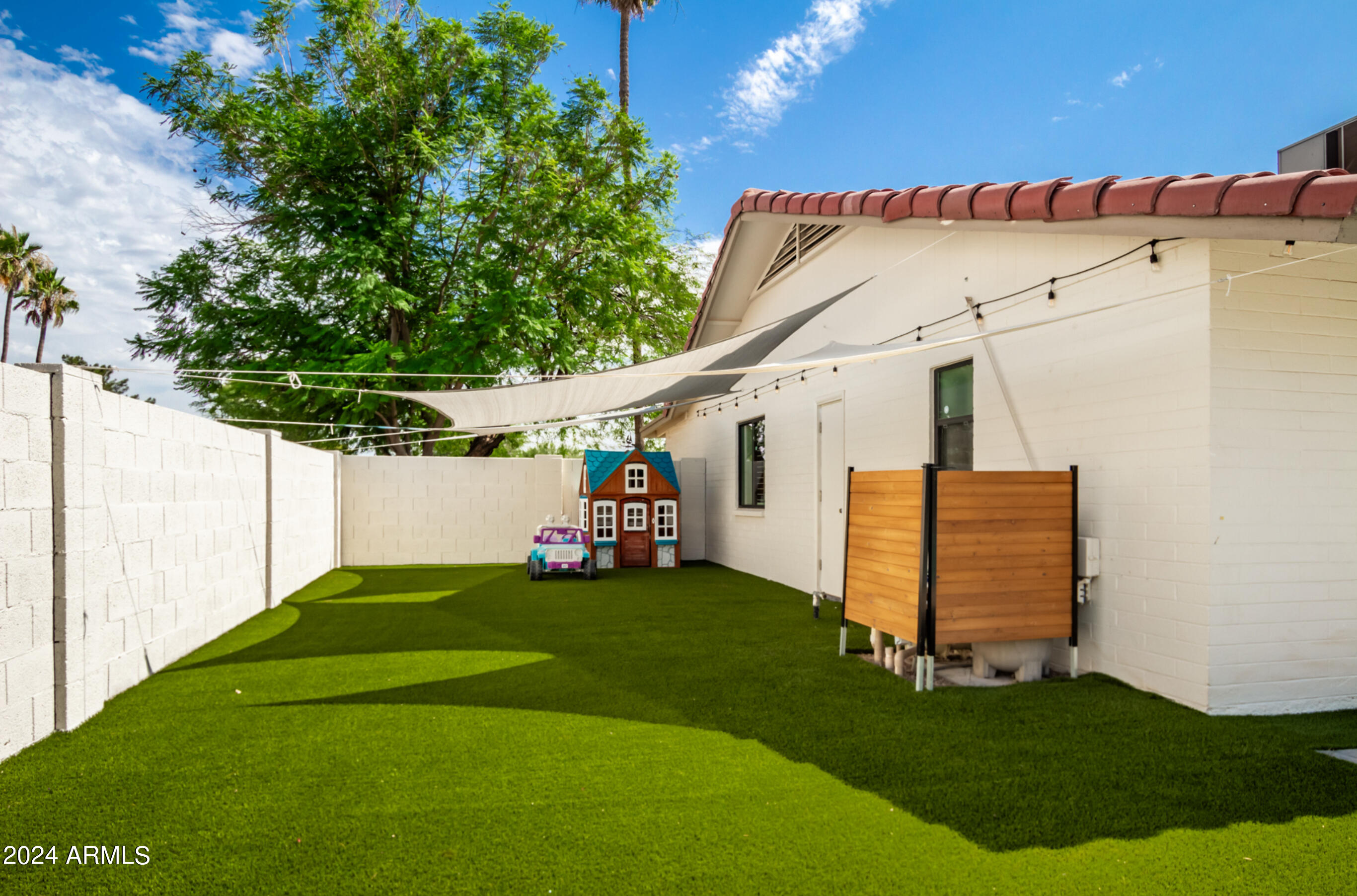 5150 E POINSETTIA Drive