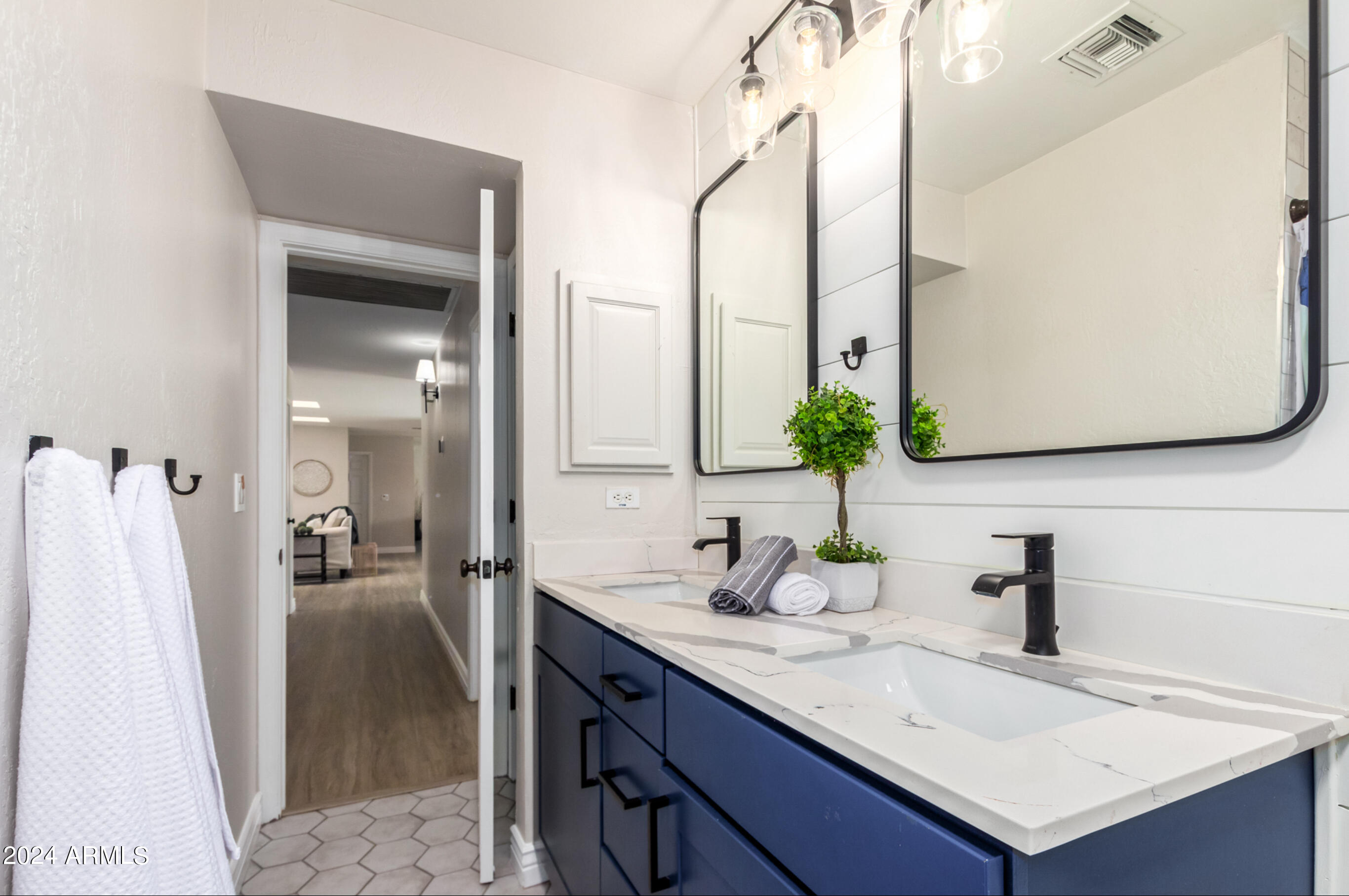 5150 E POINSETTIA Drive