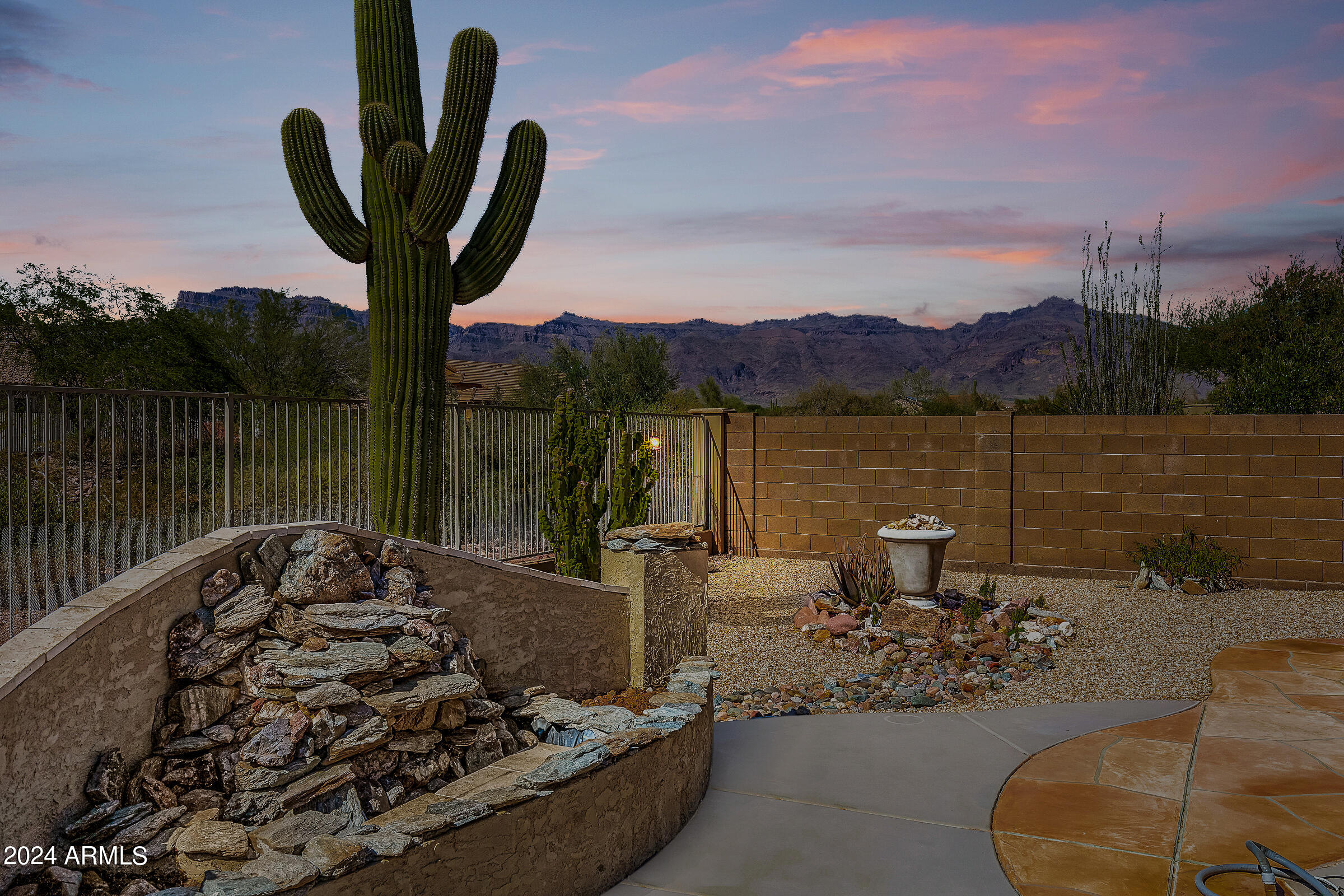 6590 E HACIENDA LA NORIA Lane