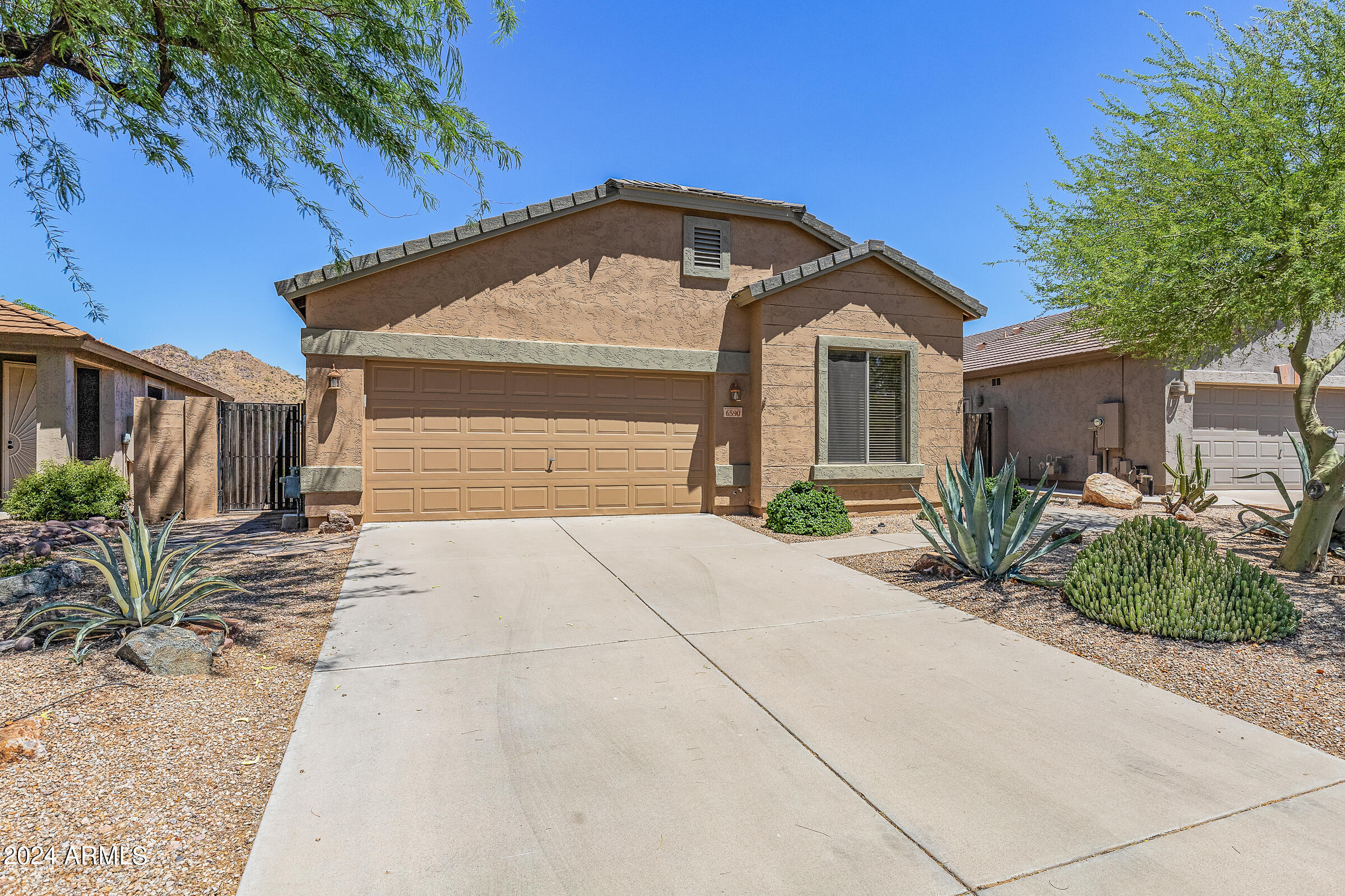 6590 E HACIENDA LA NORIA Lane