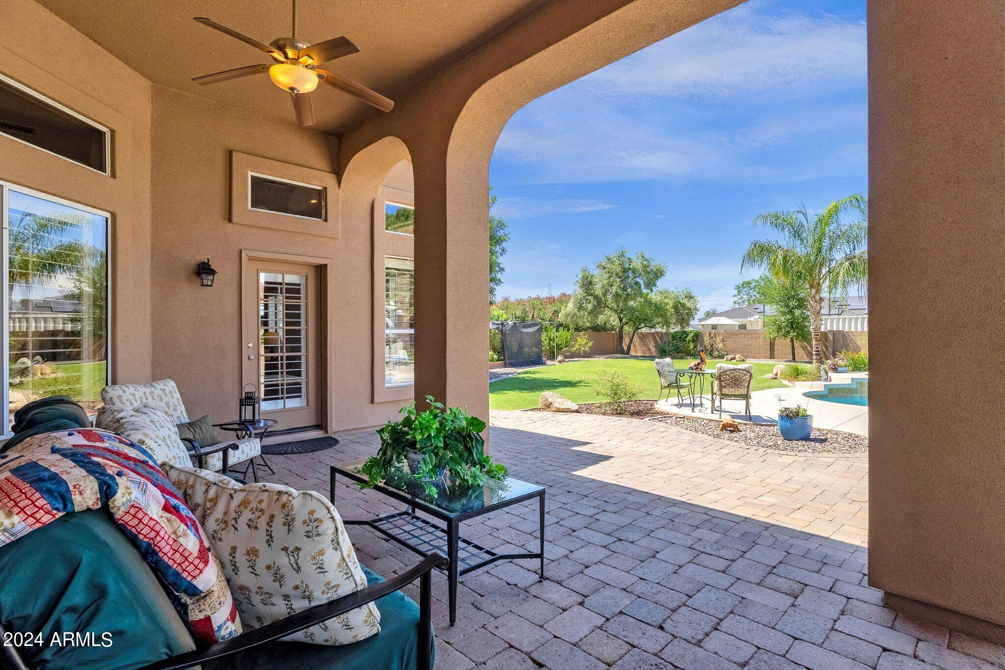 2512 E ARROWHEAD Trail