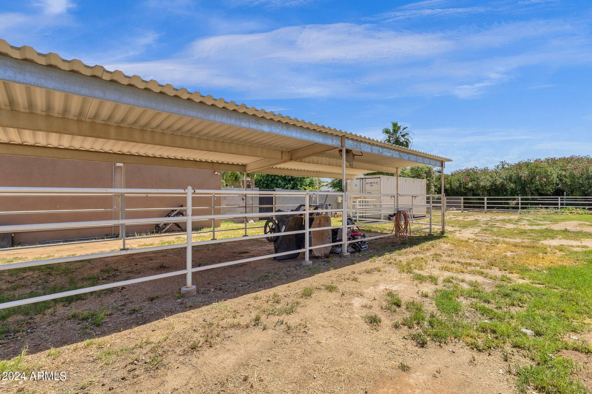 2512 E ARROWHEAD Trail