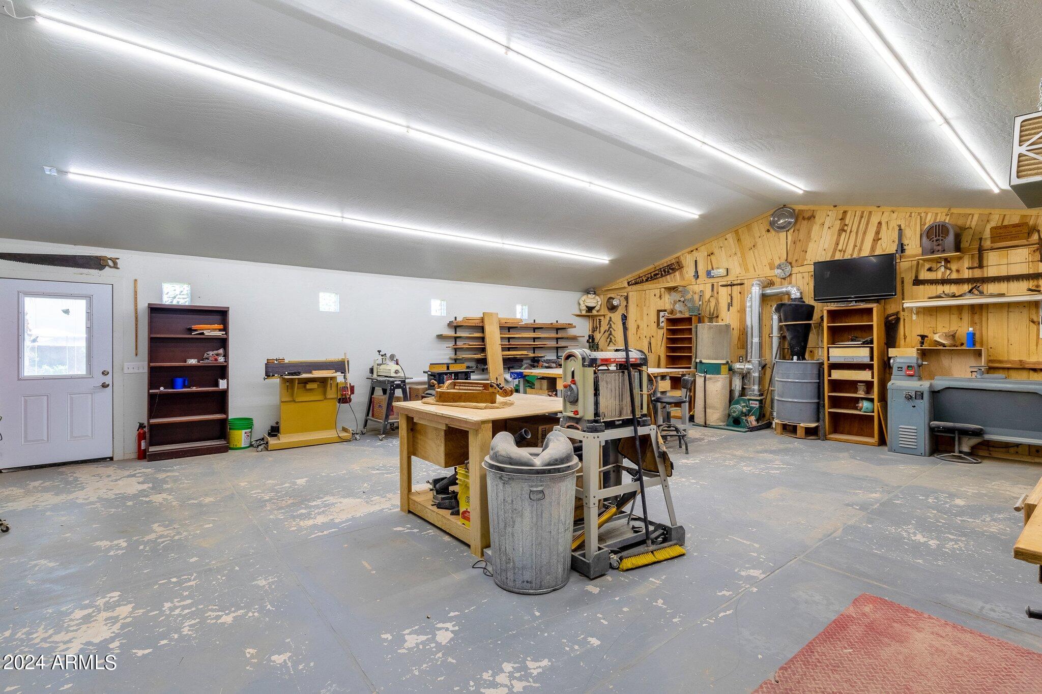 2512 E ARROWHEAD Trail