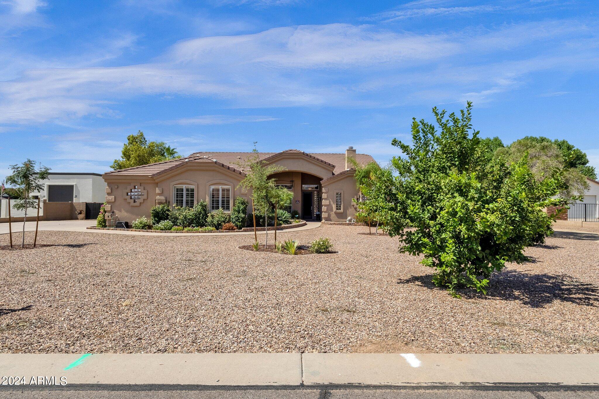 2512 E ARROWHEAD Trail