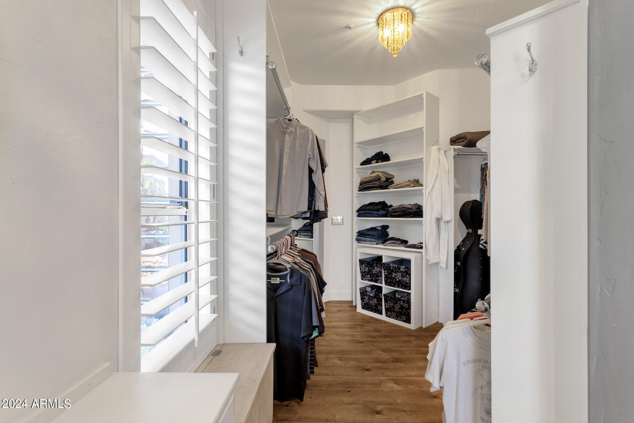 2512 E ARROWHEAD Trail