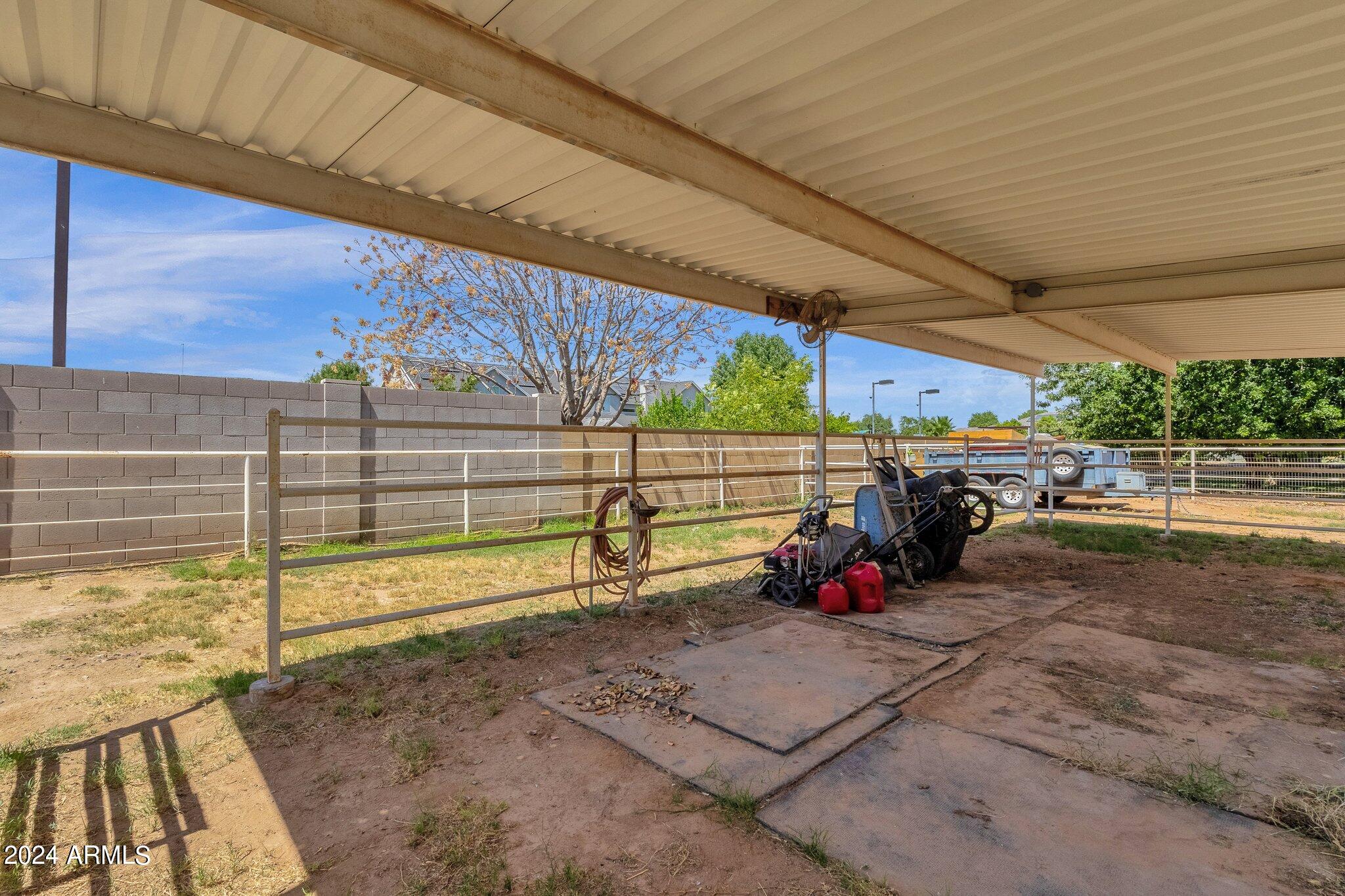 2512 E ARROWHEAD Trail