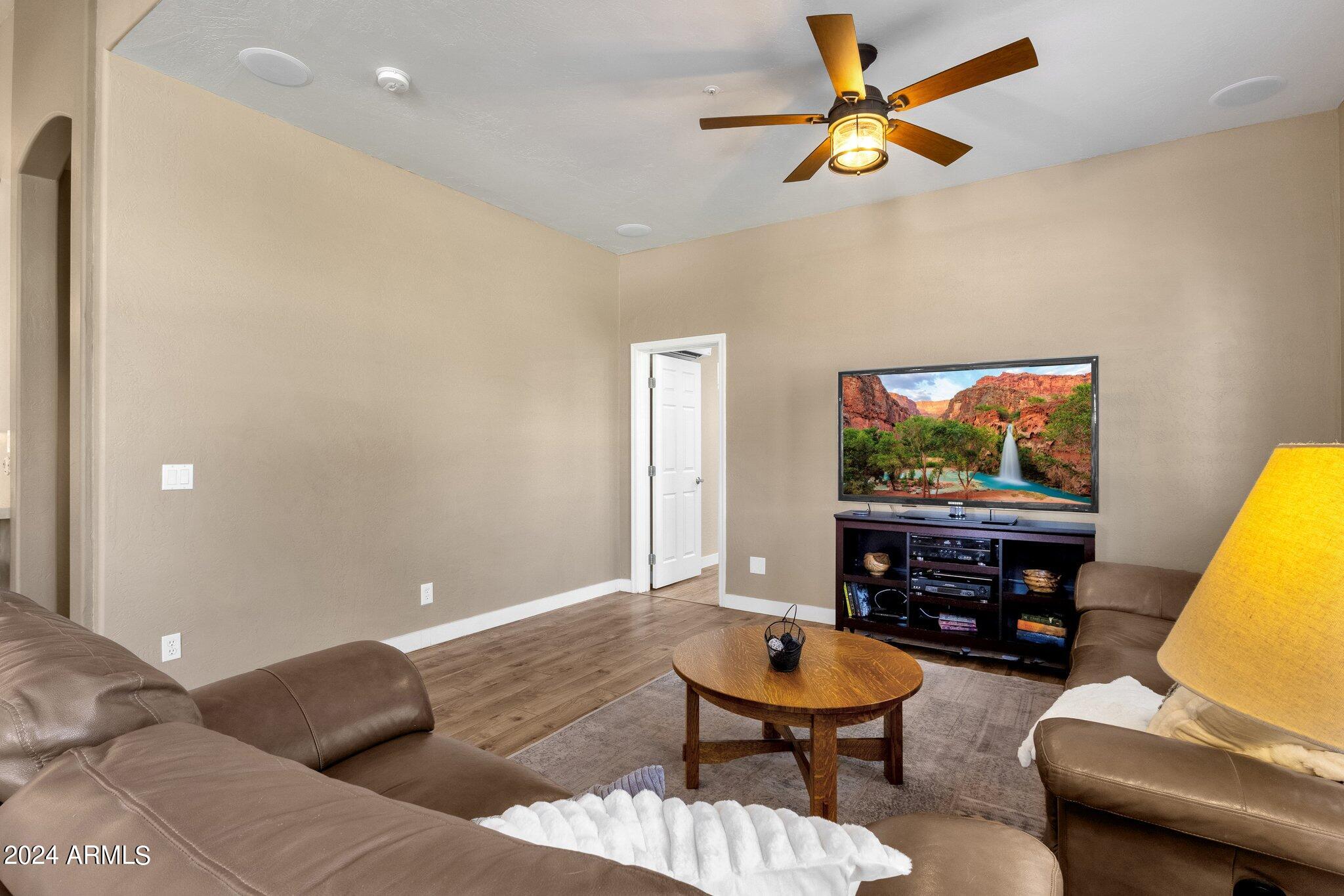 2512 E ARROWHEAD Trail