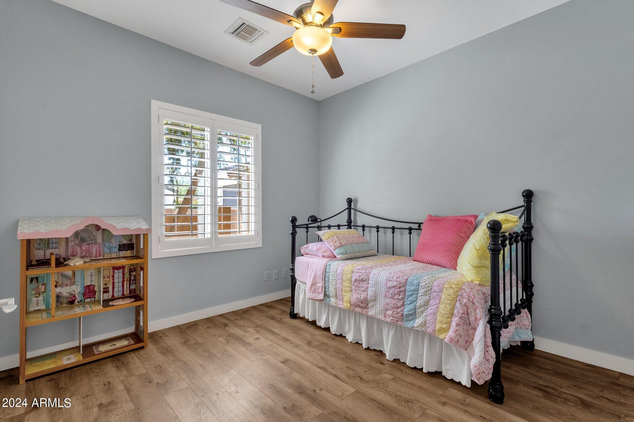 2512 E ARROWHEAD Trail