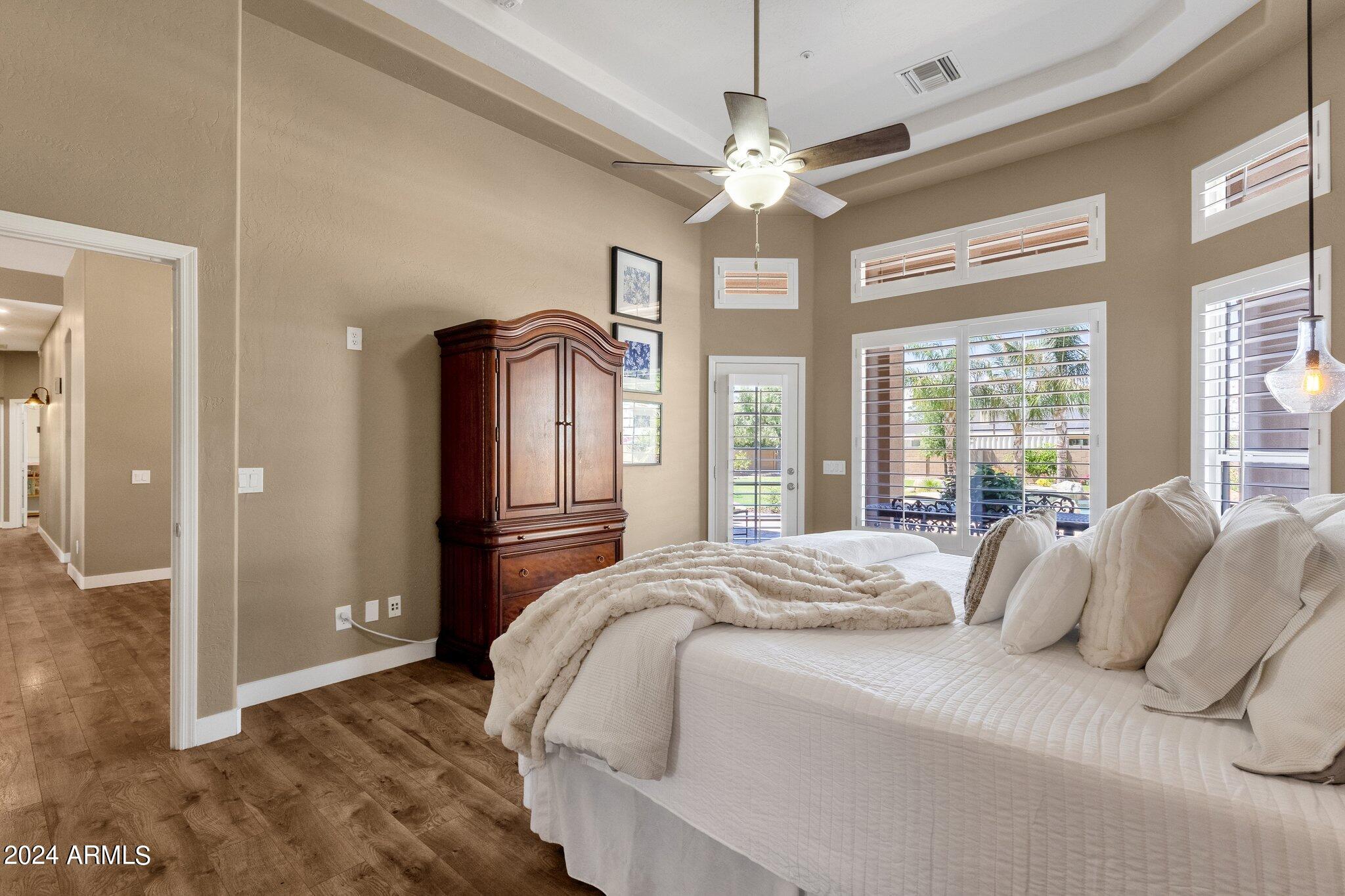 2512 E ARROWHEAD Trail