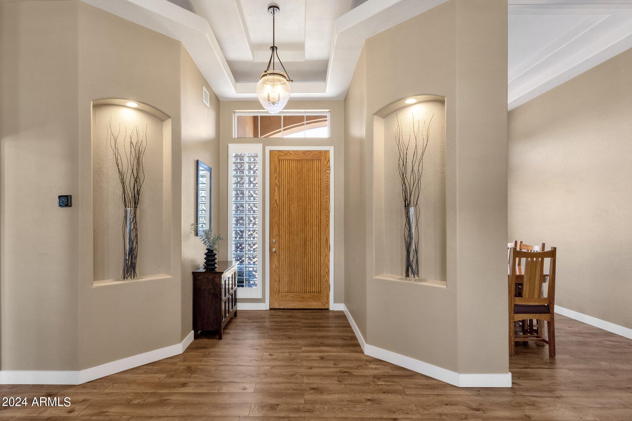 2512 E ARROWHEAD Trail