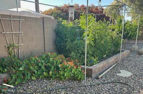 2512 E ARROWHEAD Trail