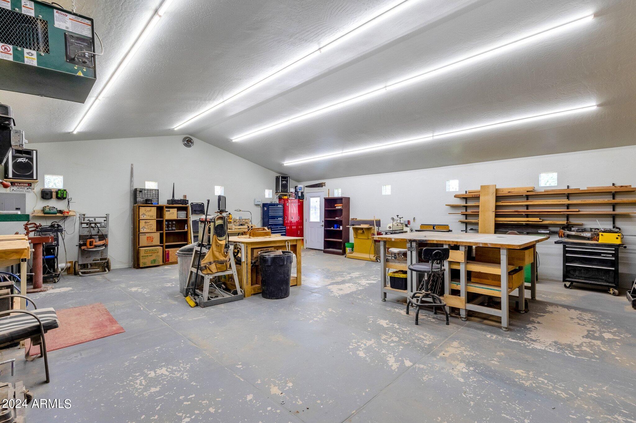 2512 E ARROWHEAD Trail