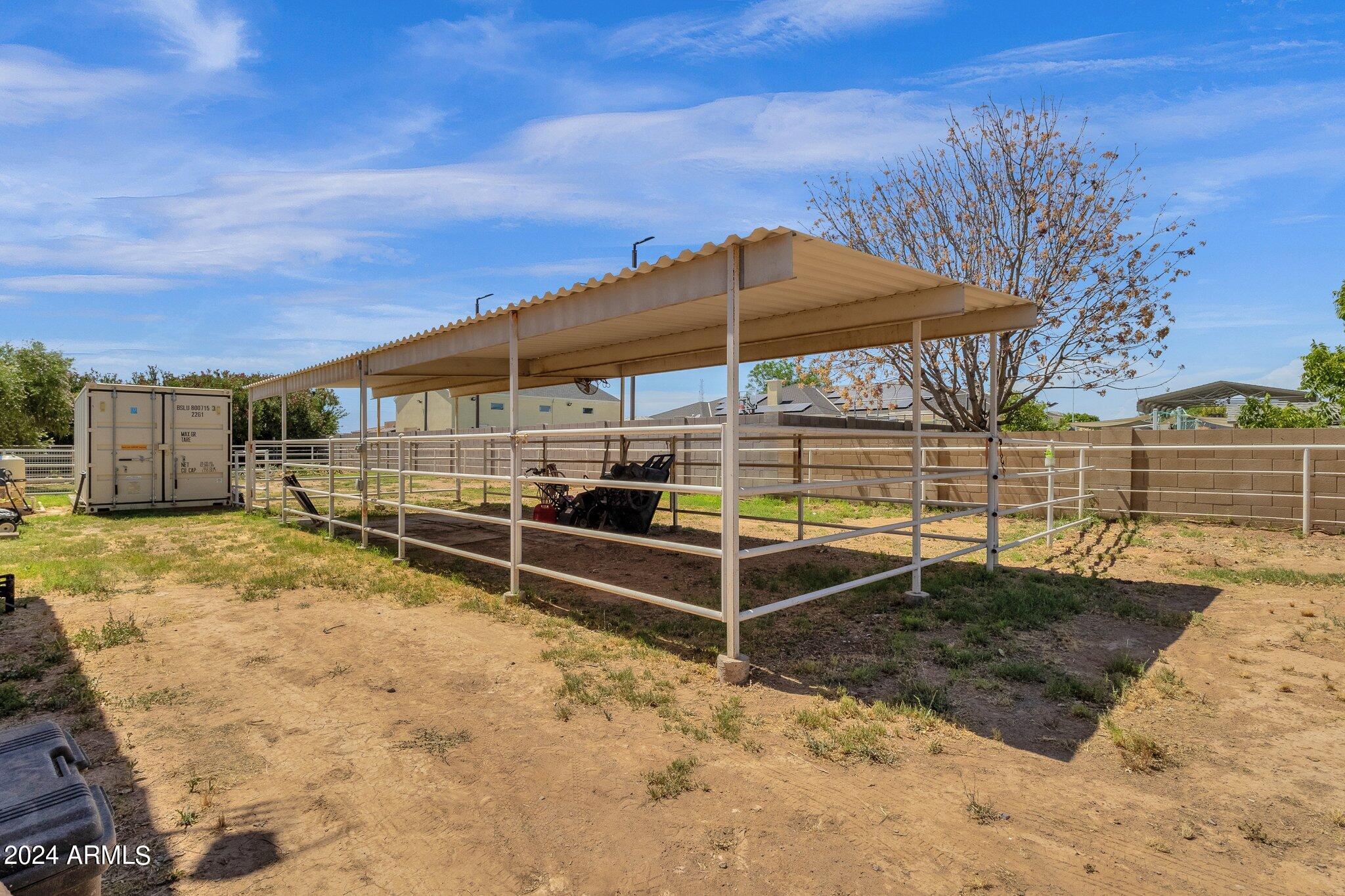 2512 E ARROWHEAD Trail