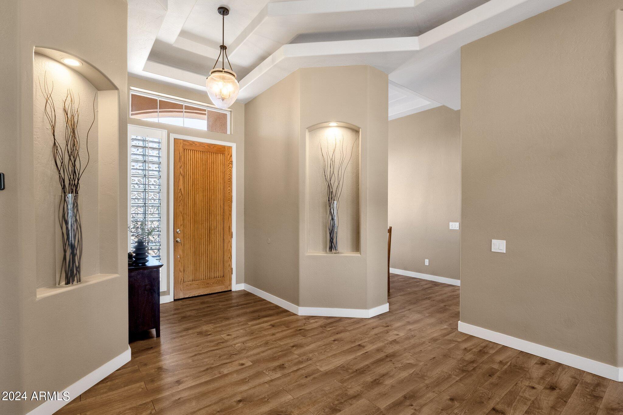 2512 E ARROWHEAD Trail