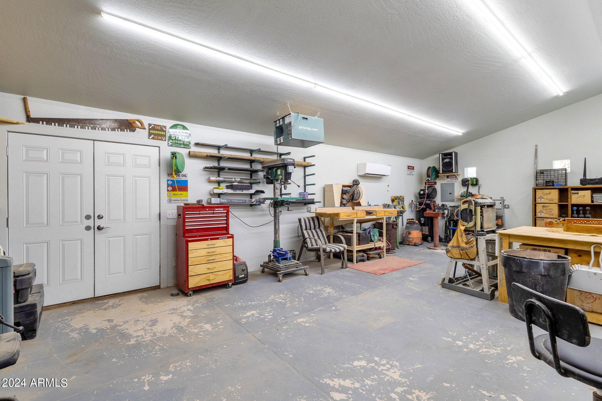 2512 E ARROWHEAD Trail