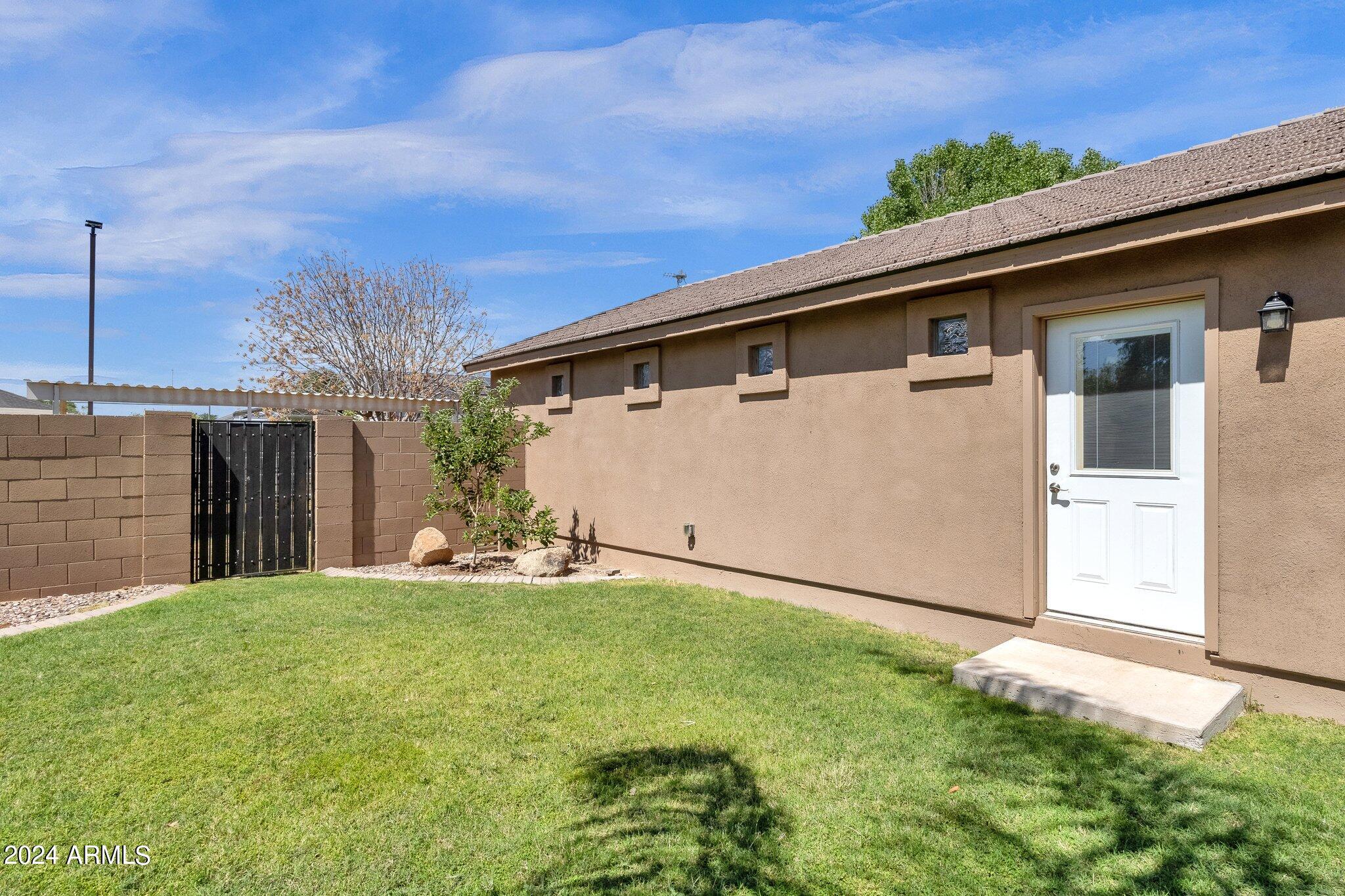 2512 E ARROWHEAD Trail