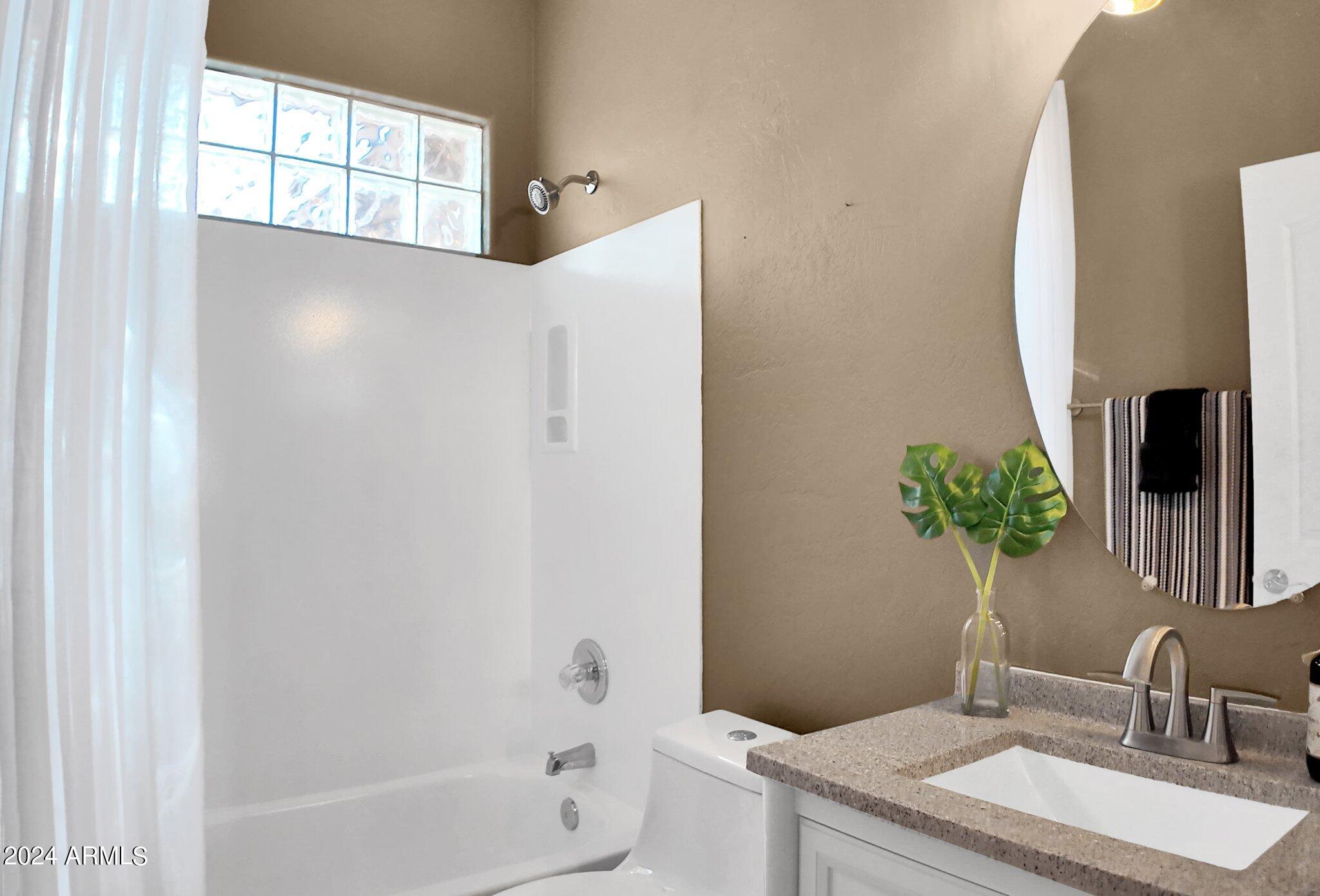 2512 E ARROWHEAD Trail