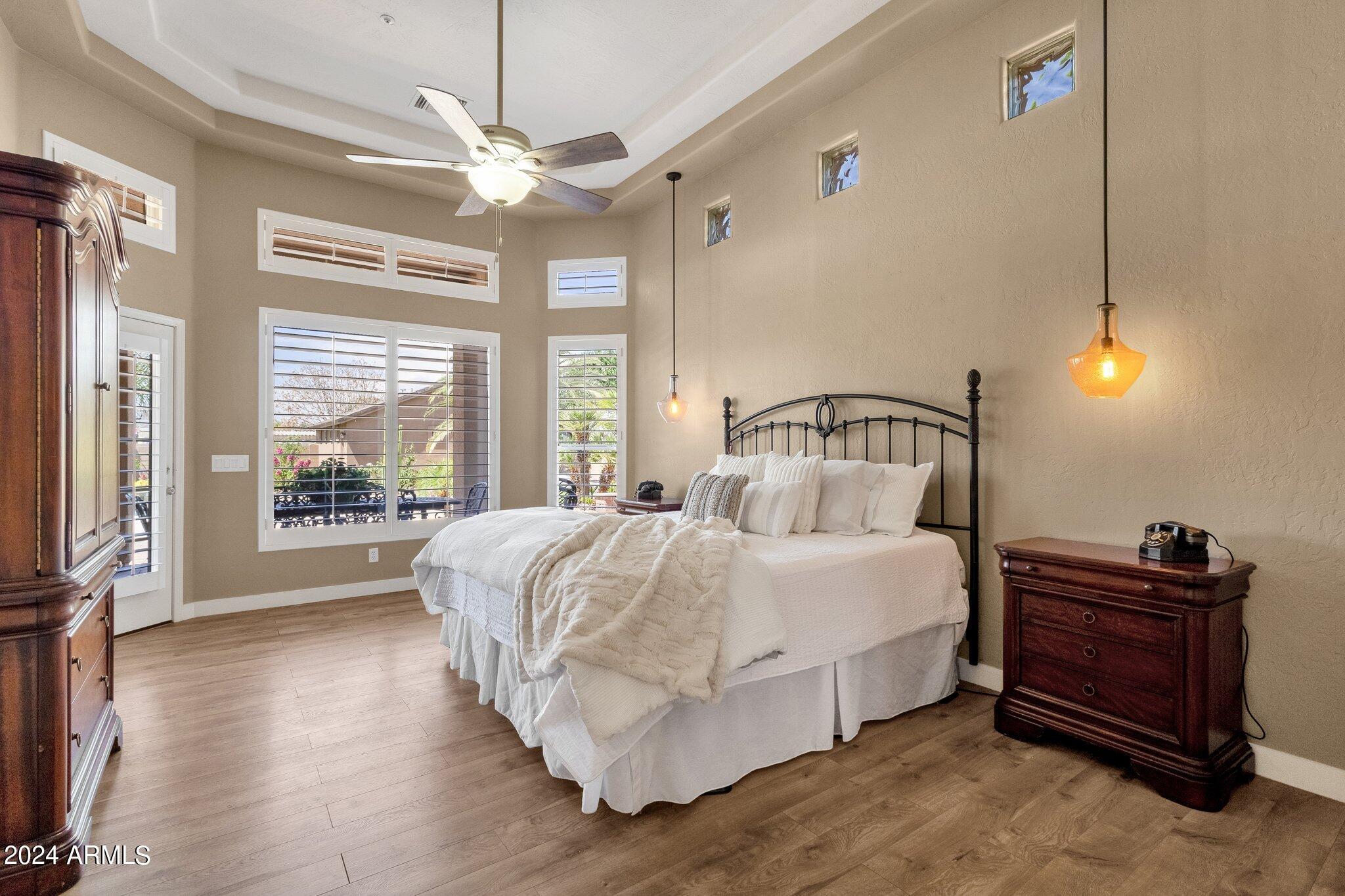 2512 E ARROWHEAD Trail