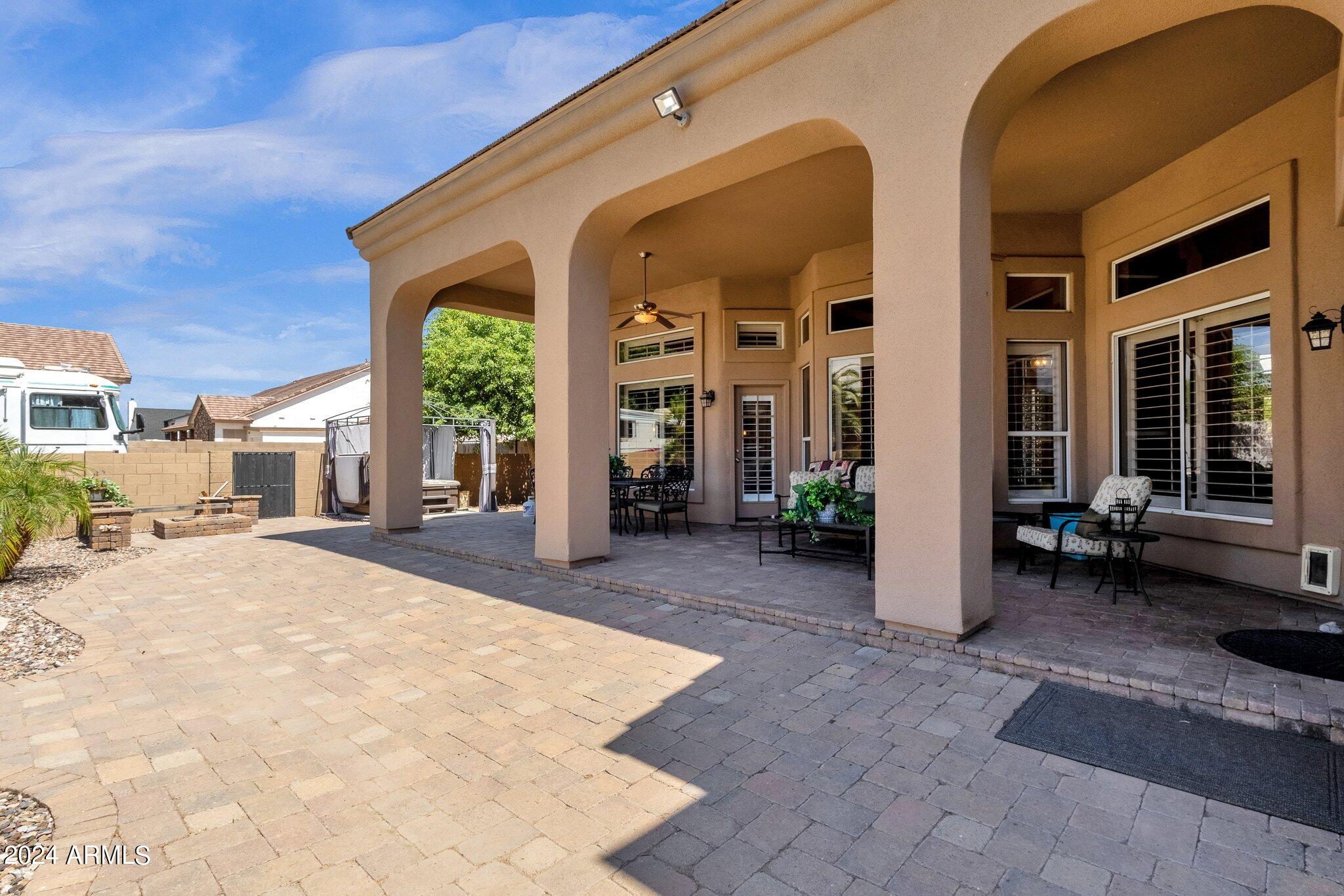 2512 E ARROWHEAD Trail