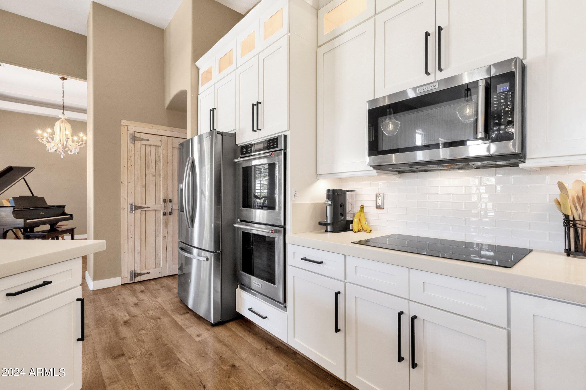 2512 E ARROWHEAD Trail