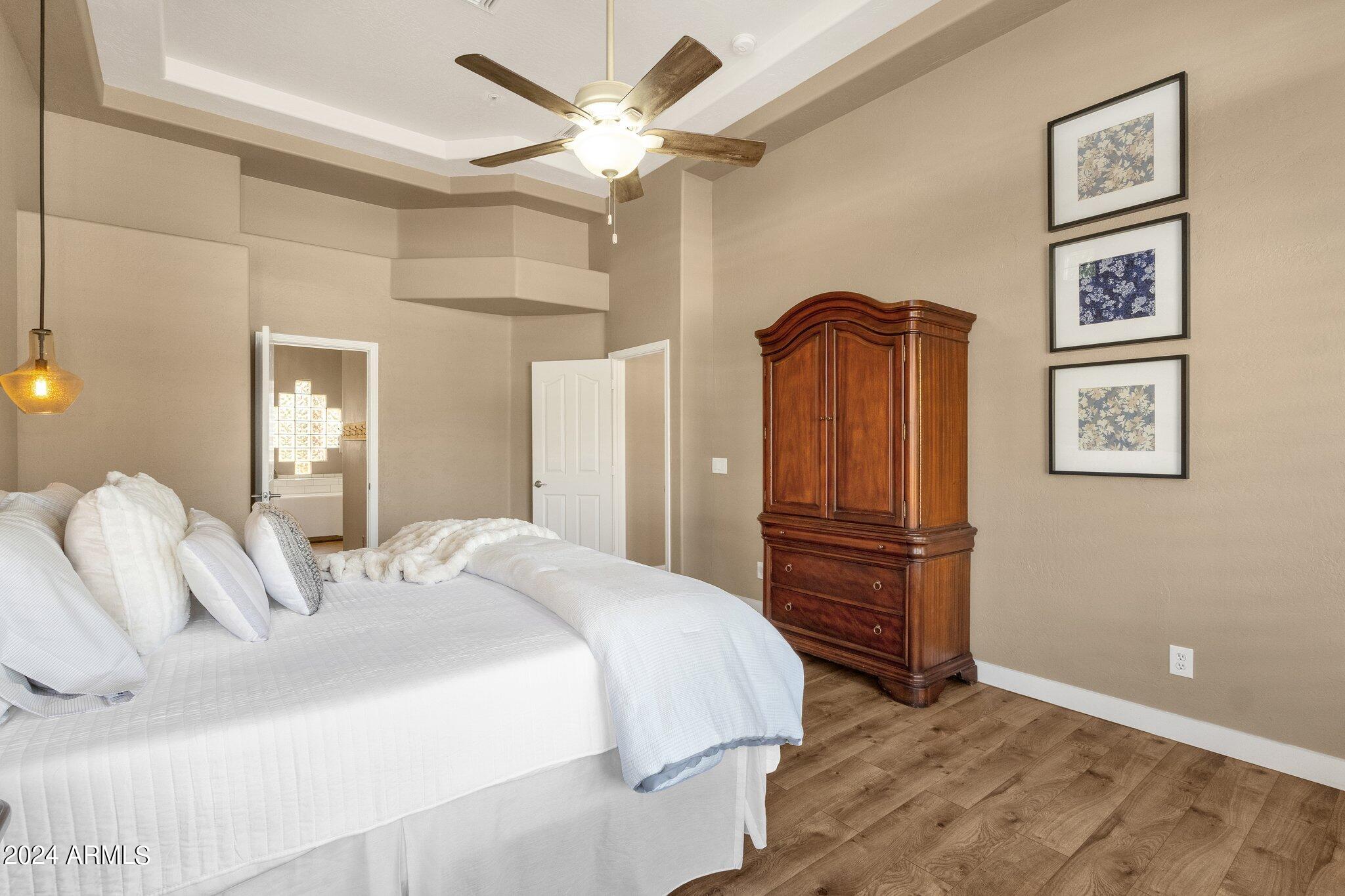 2512 E ARROWHEAD Trail