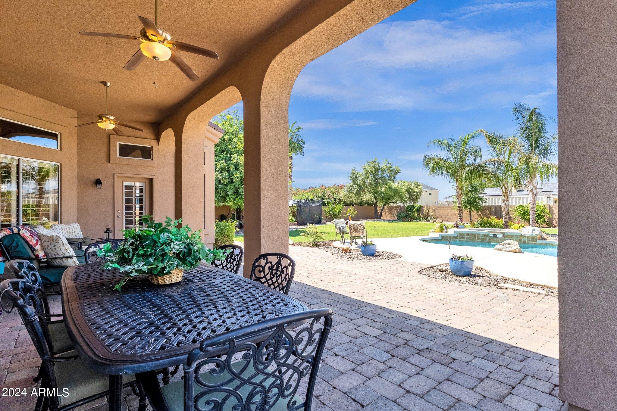 2512 E ARROWHEAD Trail