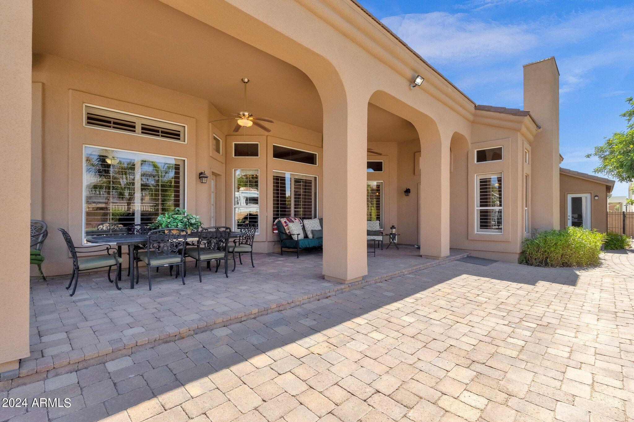 2512 E ARROWHEAD Trail