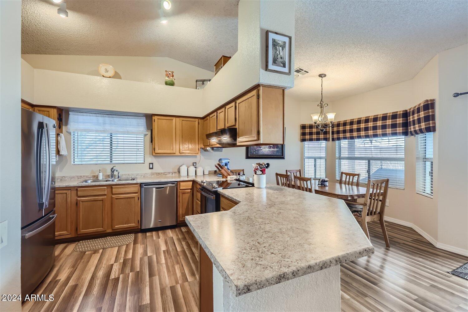 15608 N 38TH Place N