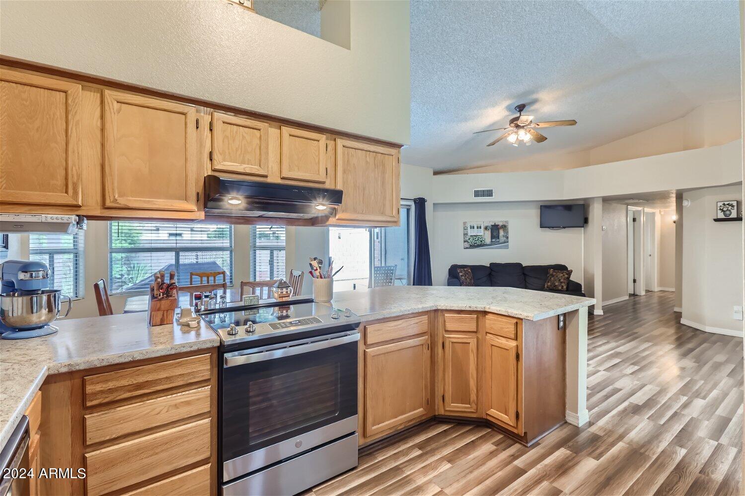 15608 N 38TH Place N