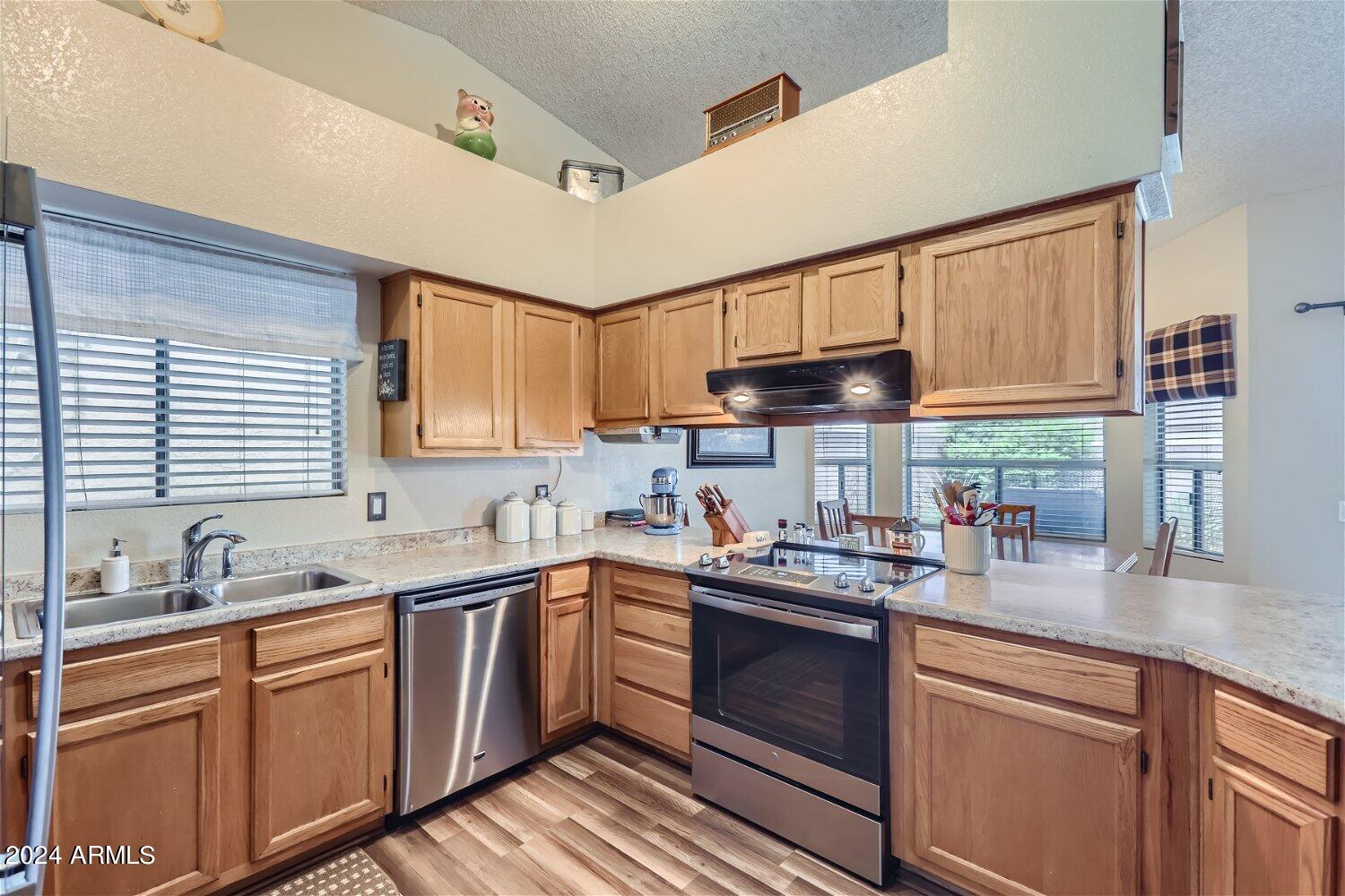 15608 N 38TH Place N