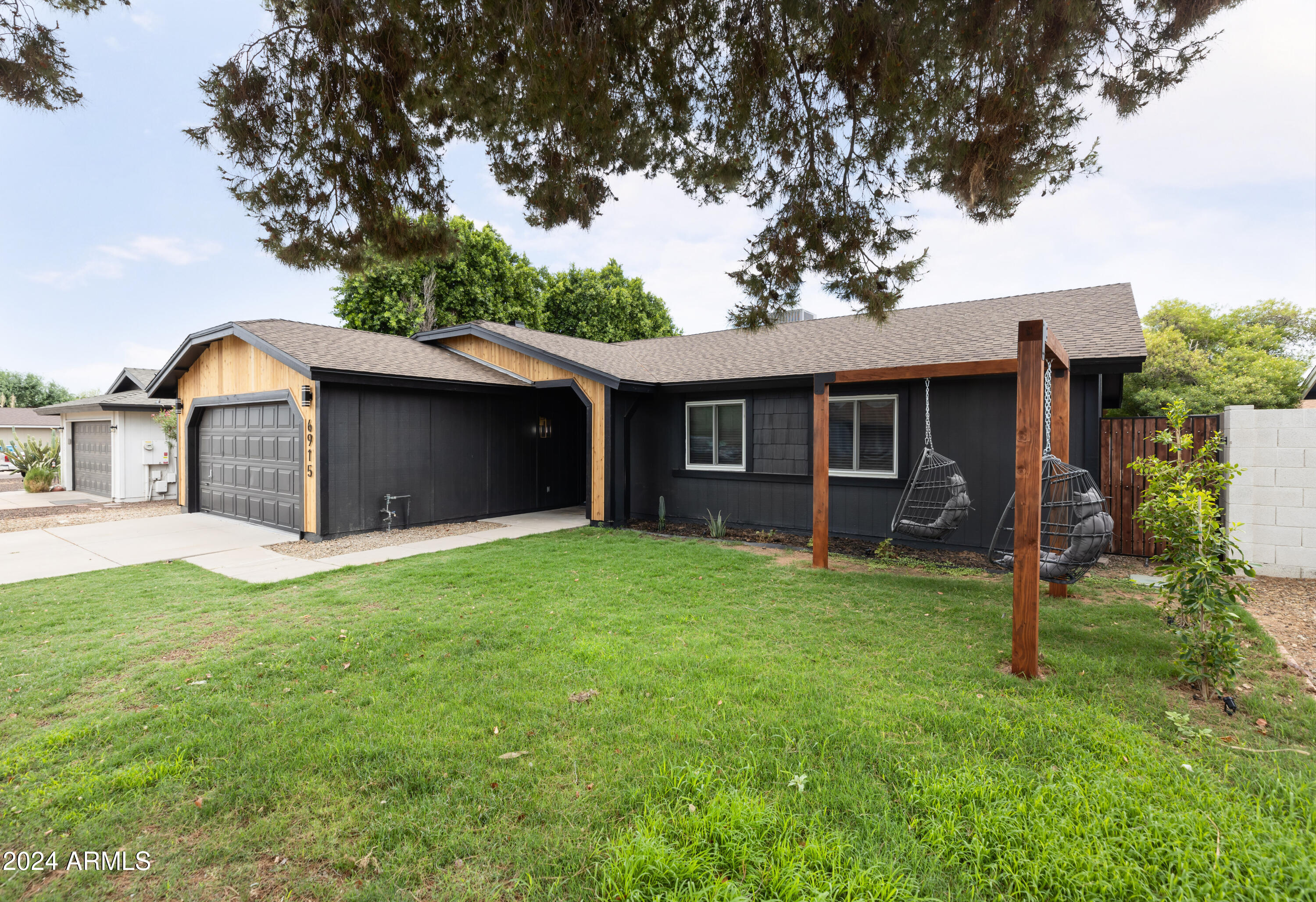 6915 E BEVERLY Lane