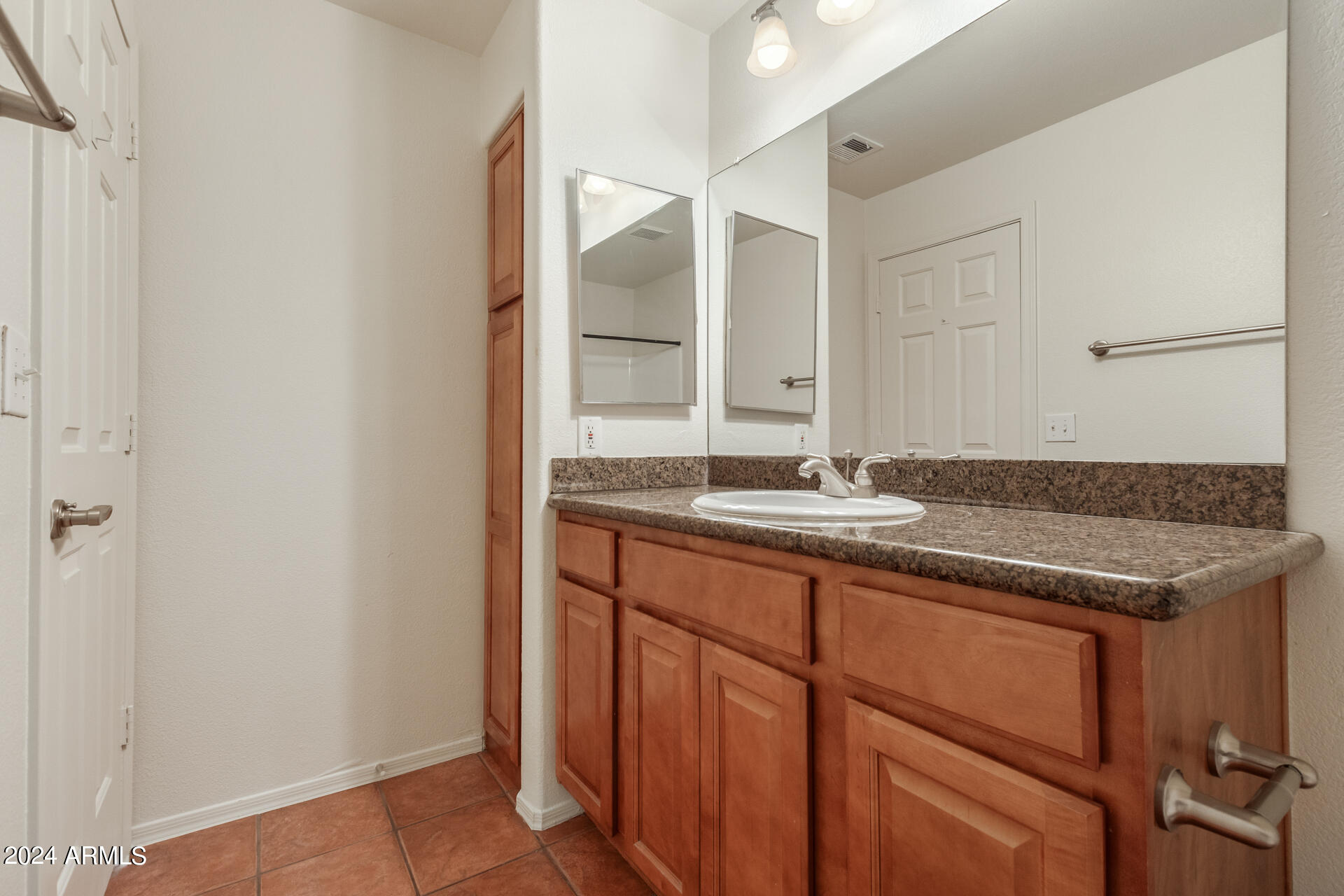 3830 E LAKEWOOD Parkway, 2123