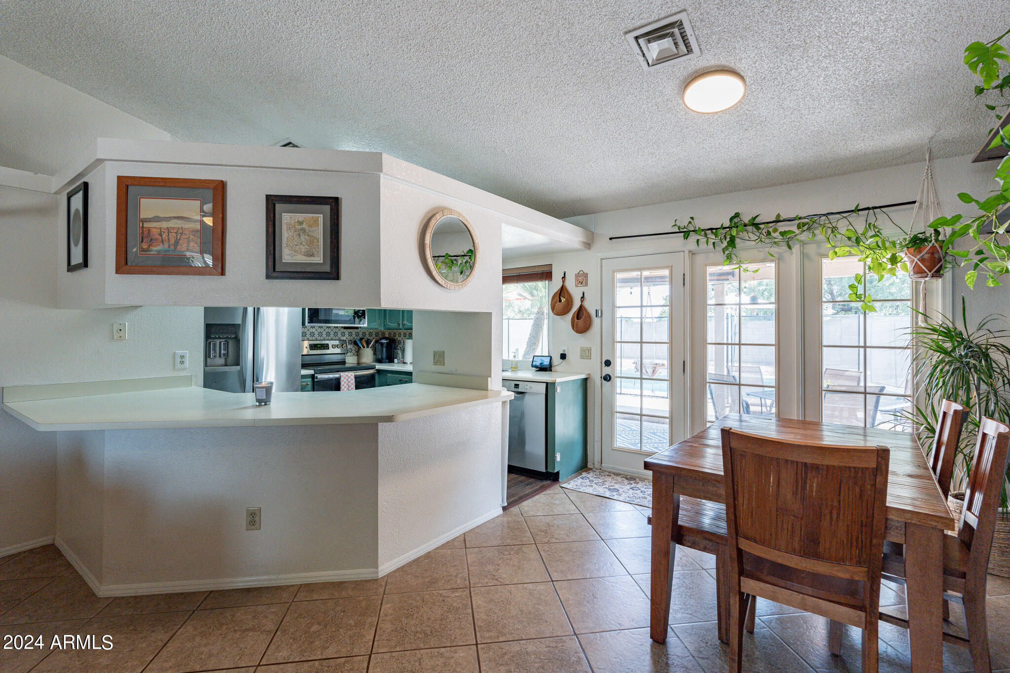 1153 E DEL RIO Street