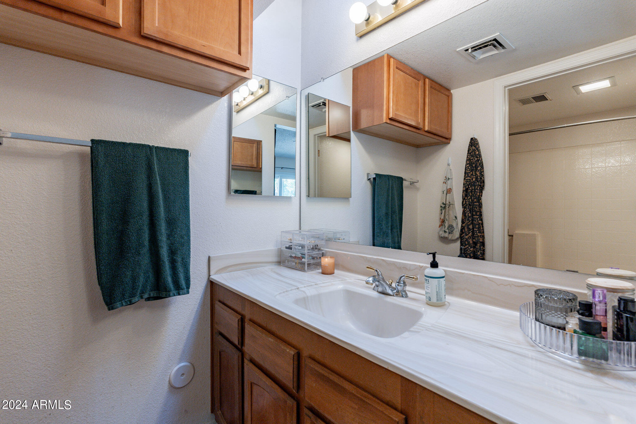 1153 E DEL RIO Street