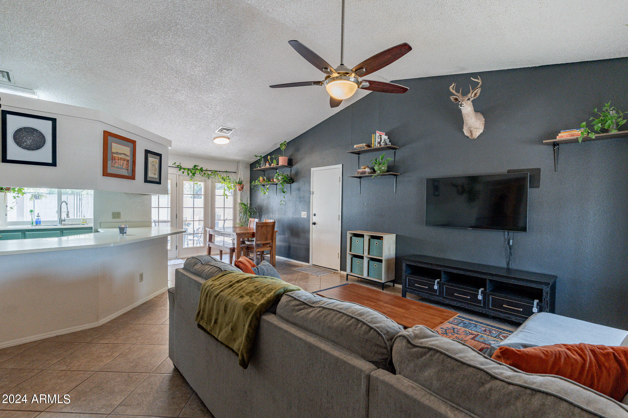 1153 E DEL RIO Street