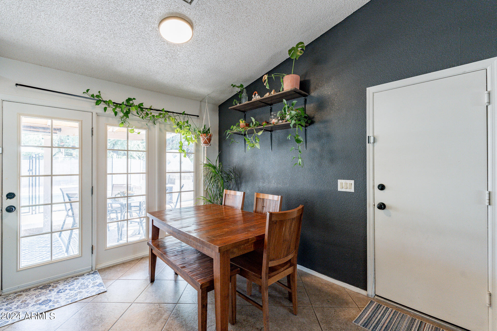 1153 E DEL RIO Street